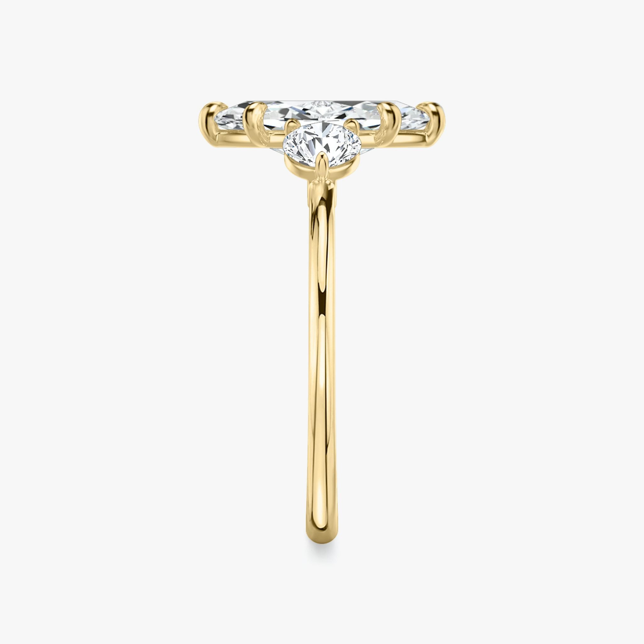 Three Stone | Marquise | 18k | Gelbgold | bandAccent: Ohne Pavé-Besatz | sideStoneCarat: 0.25ct | sideStoneShape: Rund | diamondOrientation: vertical | caratWeight: other