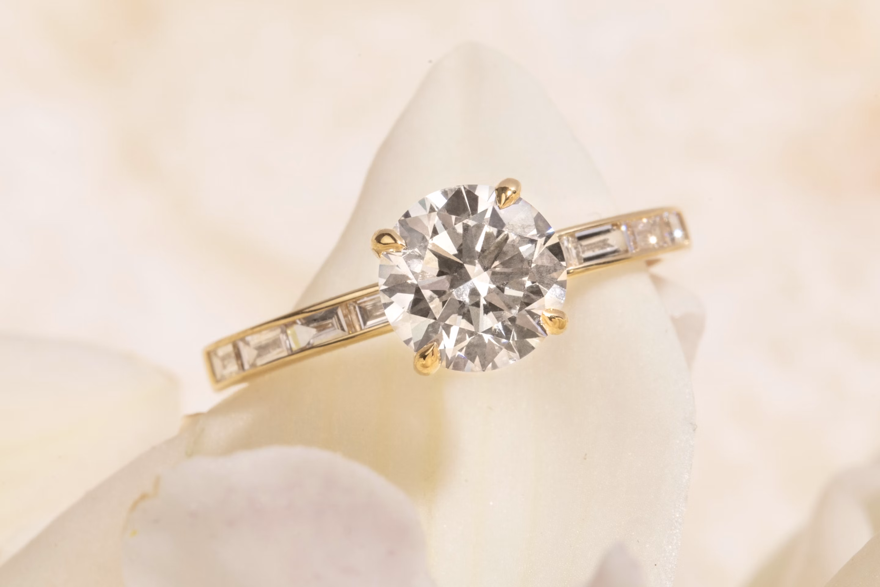 1 Carat Round Brilliant Diamond Rings: The 12 Best Ring Settings