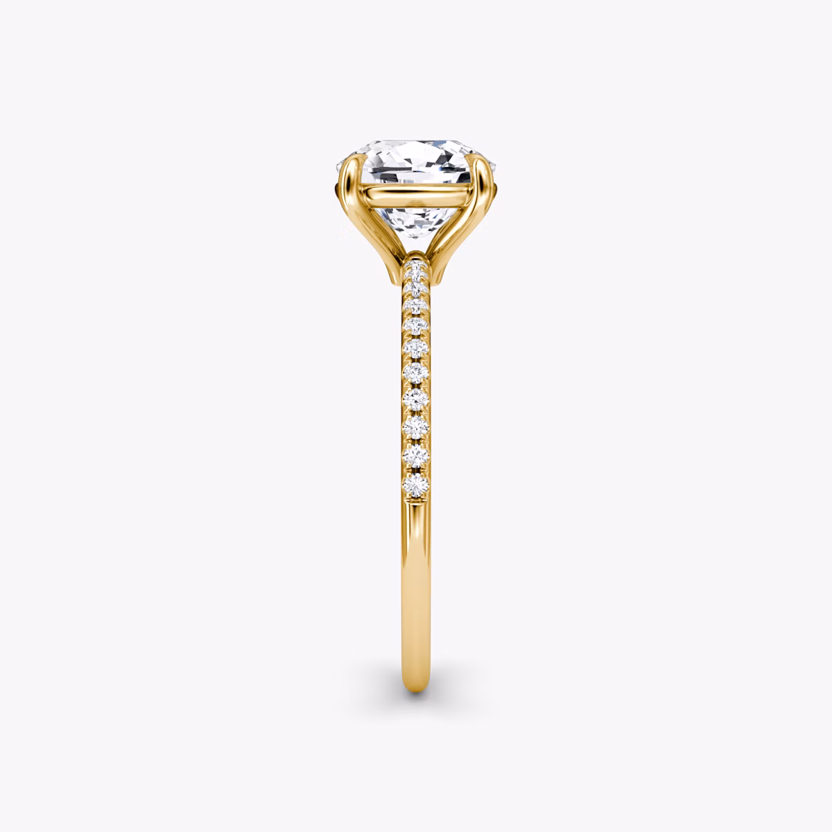 Petite 4-Prong | Cushion | 18k | Gelbgold | bandAccent: Mit Pavé-Besatz | diamondOrientation: vertical | caratWeight: other