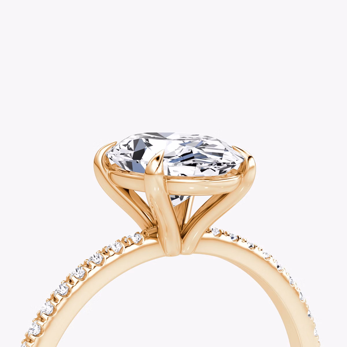 Petite 4-Prong | Oval | 14k | Roségold | bandAccent: Mit Pavé-Besatz | diamondOrientation: vertical | caratWeight: other
