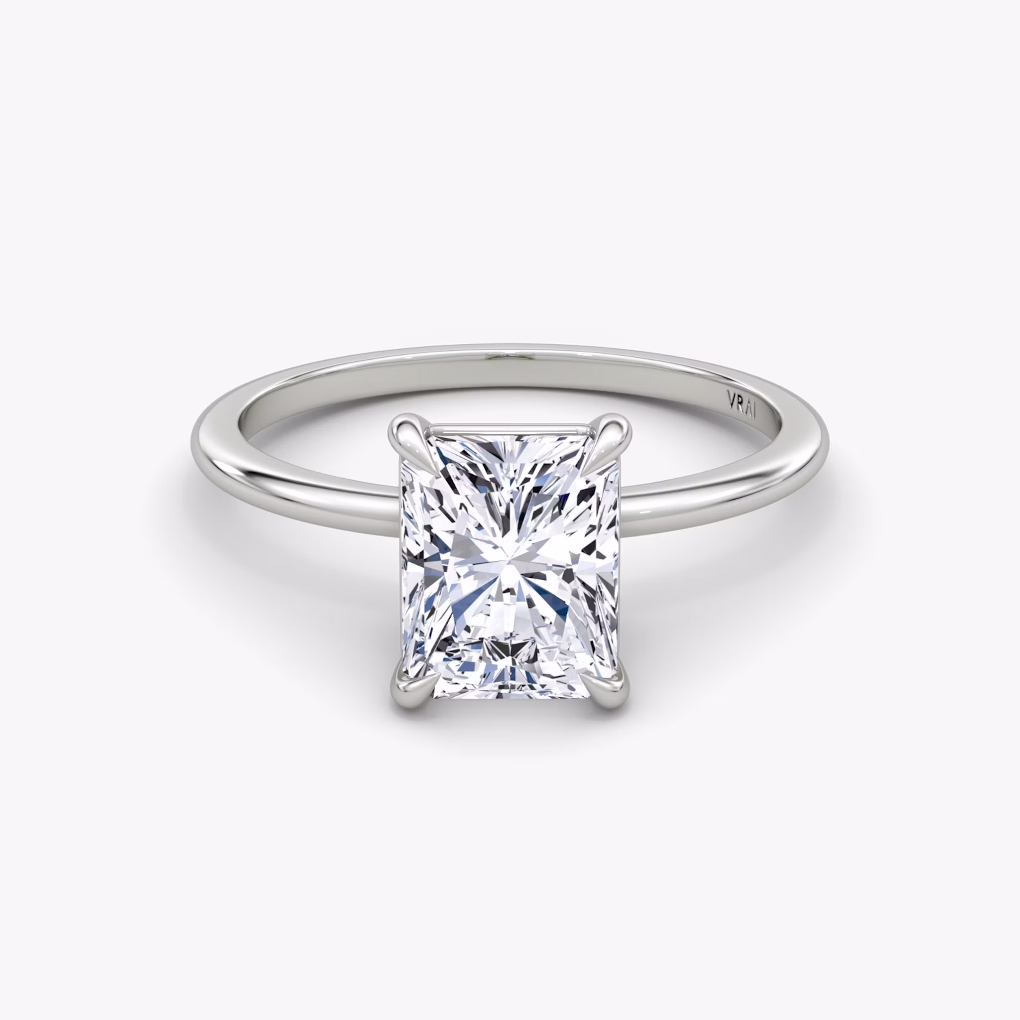 Petite 4-Prong Radiant | Platinum
