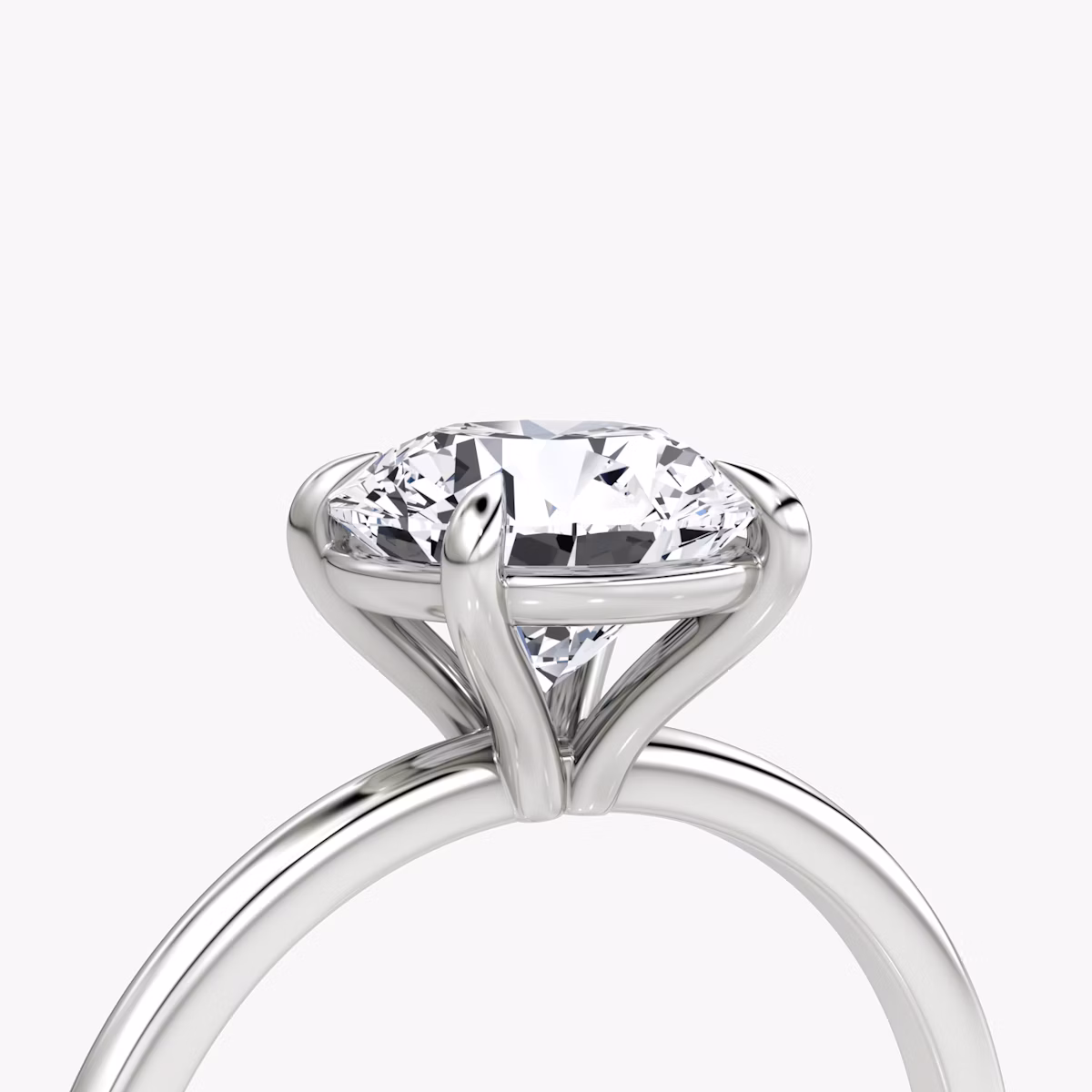 Petite 4-Prong | Rund | Platin | bandAccent: Ohne Pavé-Besatz | caratWeight: 1.0ct | diamondOrientation: vertical