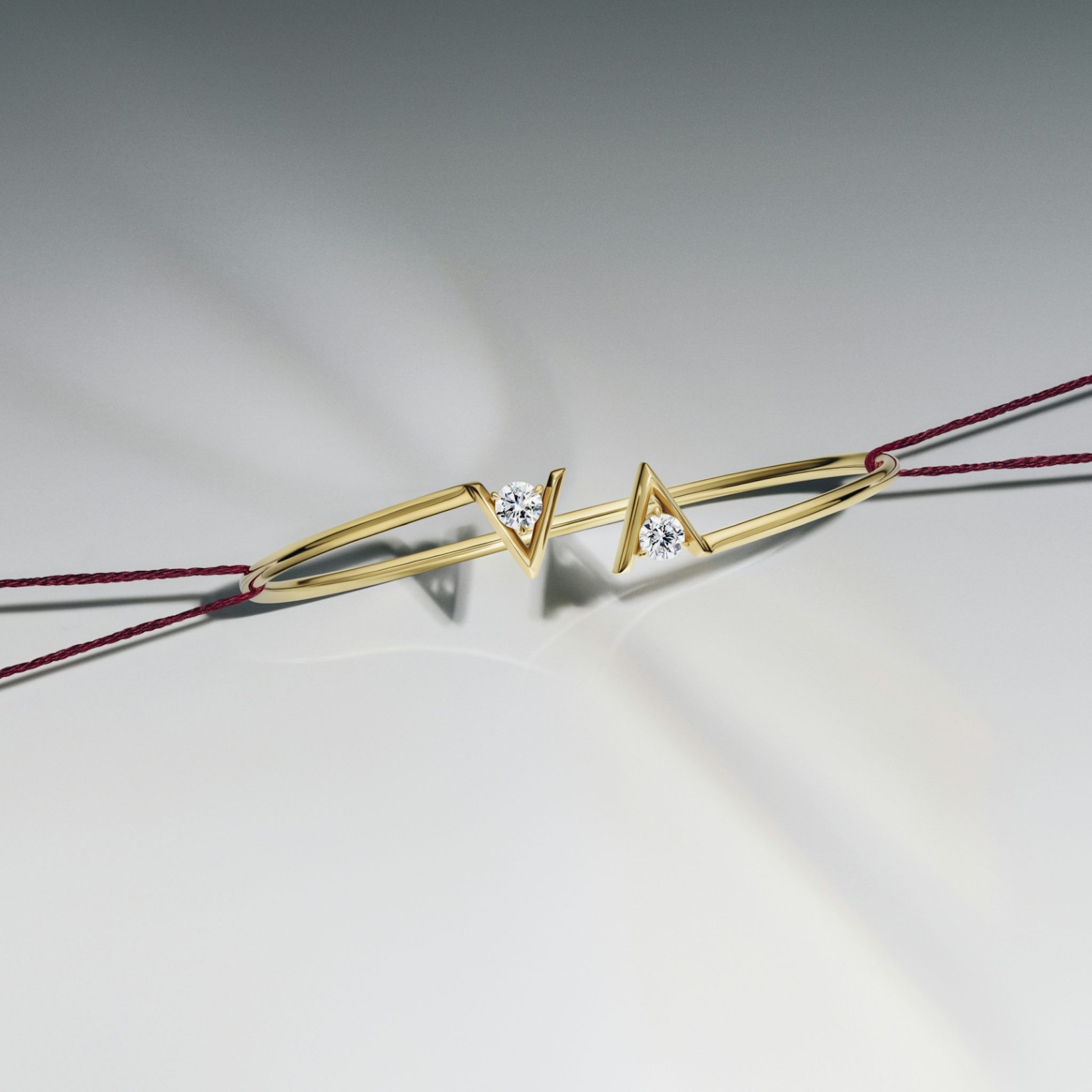 VRAI V Brazalete Flexible | Brillante | 14k | Oro amarillo | size: Medium