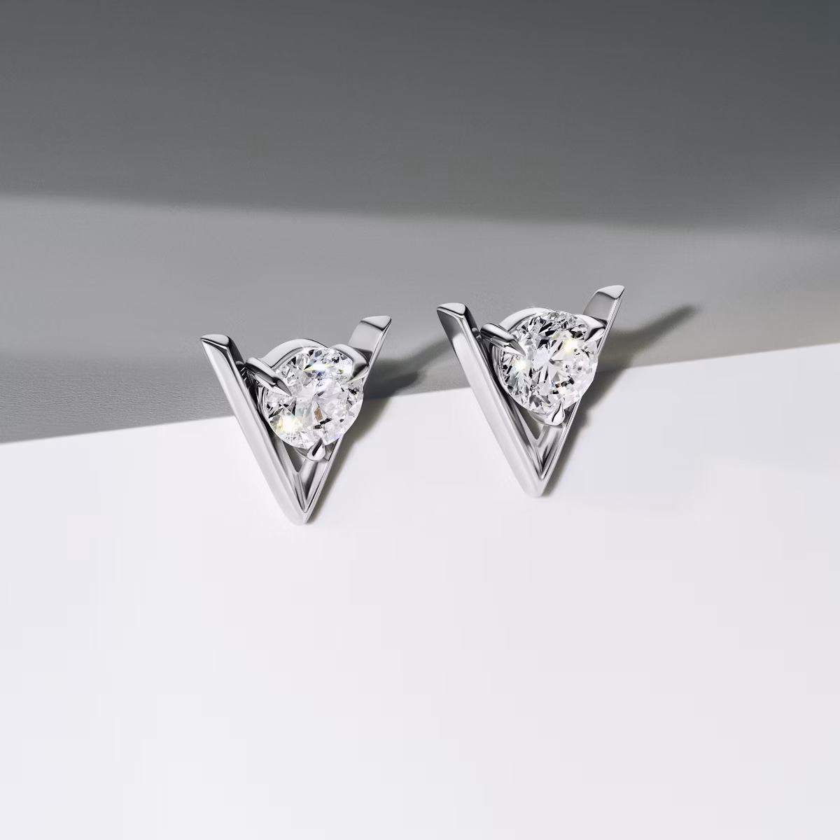 VRAI V Pendientes Solitario | Brillante | 14k | Oro blanco | caratWeight: 0.50ct