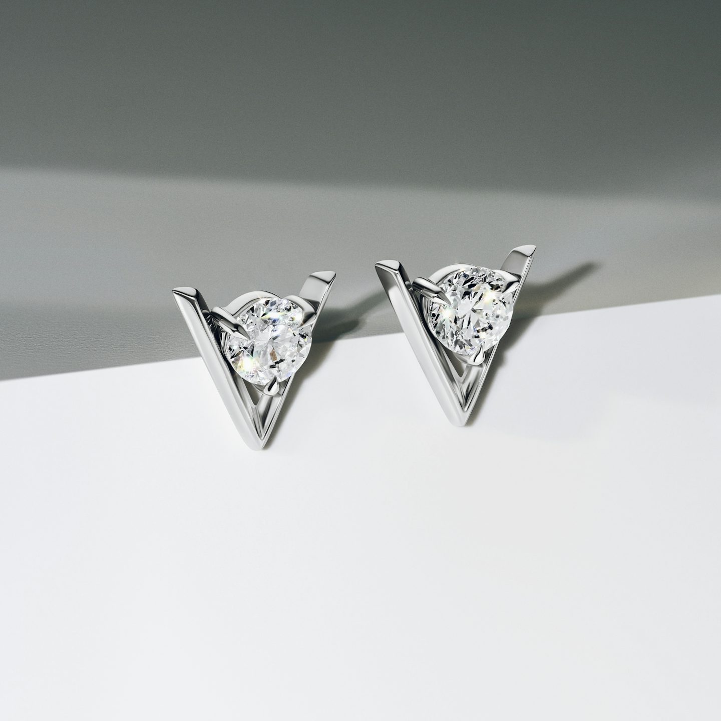 VRAI V Pendientes Solitario | Brillante | 14k | Oro blanco | caratWeight: 0.10ct