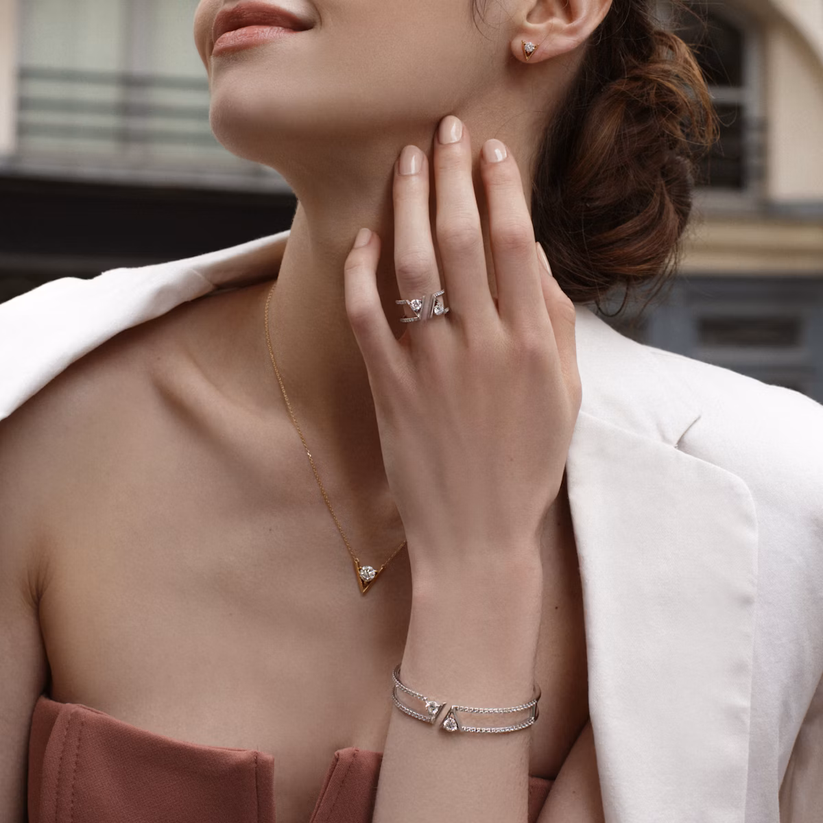 VRAI V Double Row Band | Round Brilliant | 14k | White Gold | bandAccent: Pavé | bandStoneShape: Round Brilliant | diamondSize: original