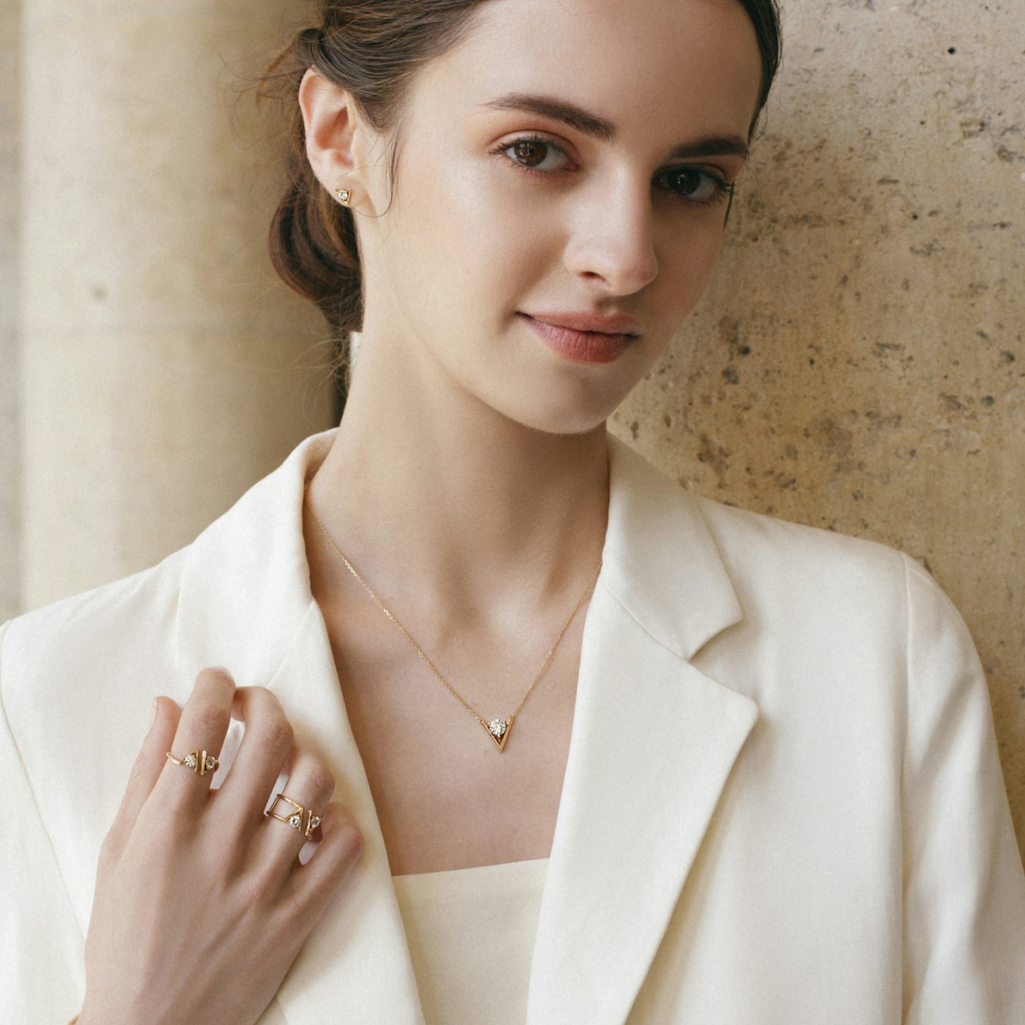 VRAI V Cuff Ring | Round Brilliant | 14k | Yellow Gold