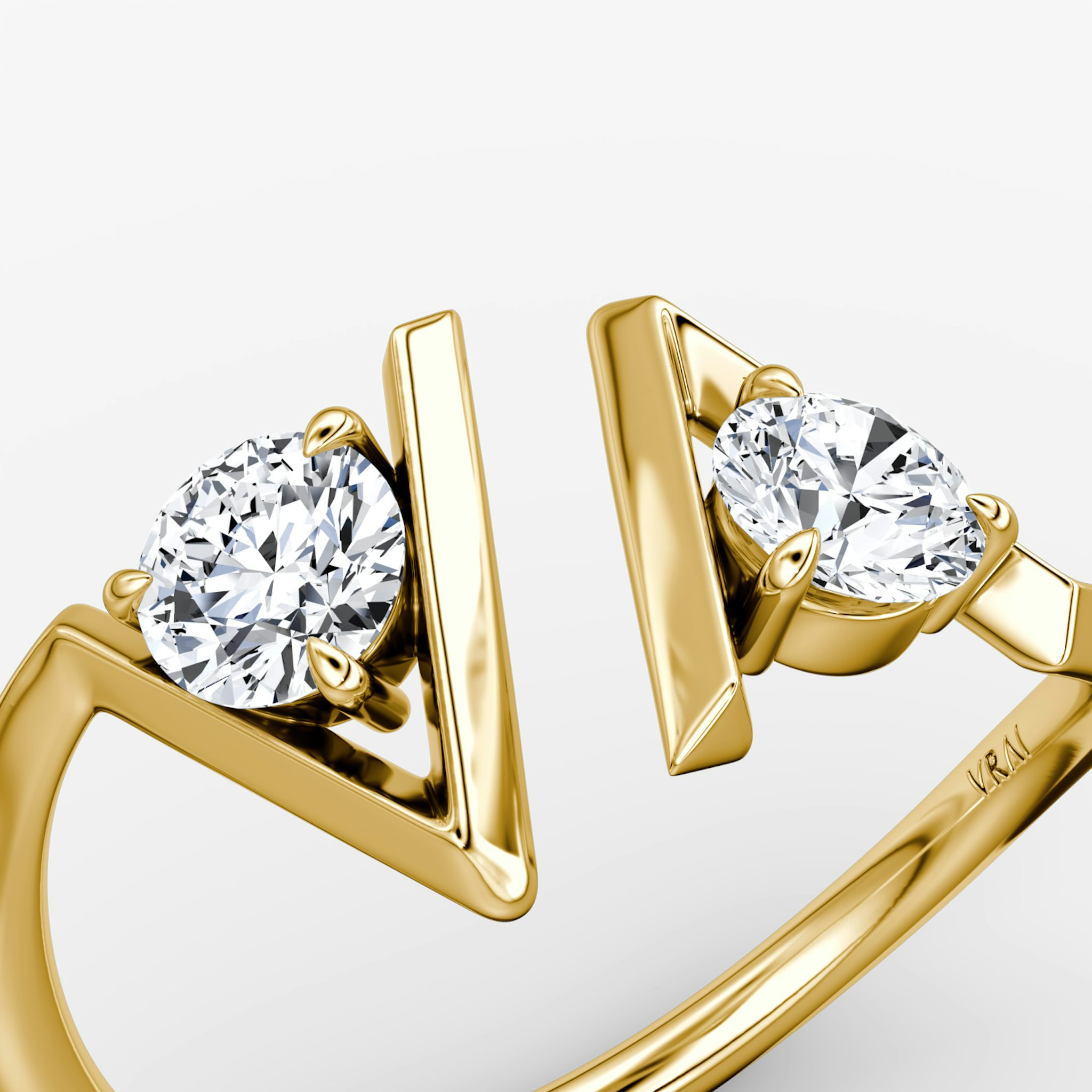 VRAI V Cuff Ring | Round Brilliant | 14k | Yellow Gold