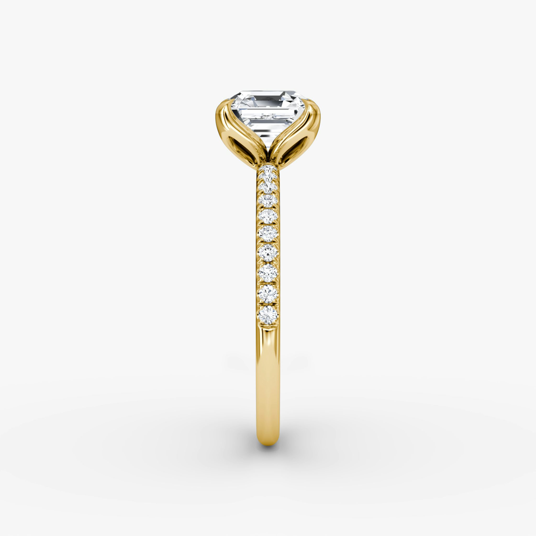 The Classic Petal | Asscher | 18k | Yellow Gold | bandAccent: Pavé | diamondOrientation: vertical | caratWeight: other