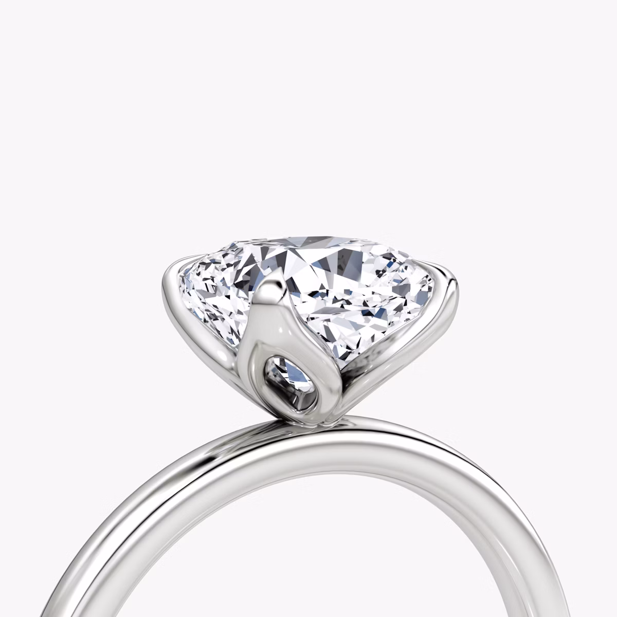 Classic Petal | Cojín | 18k | Oro blanco | bandAccent: Simple | diamondOrientation: vertical | caratWeight: other