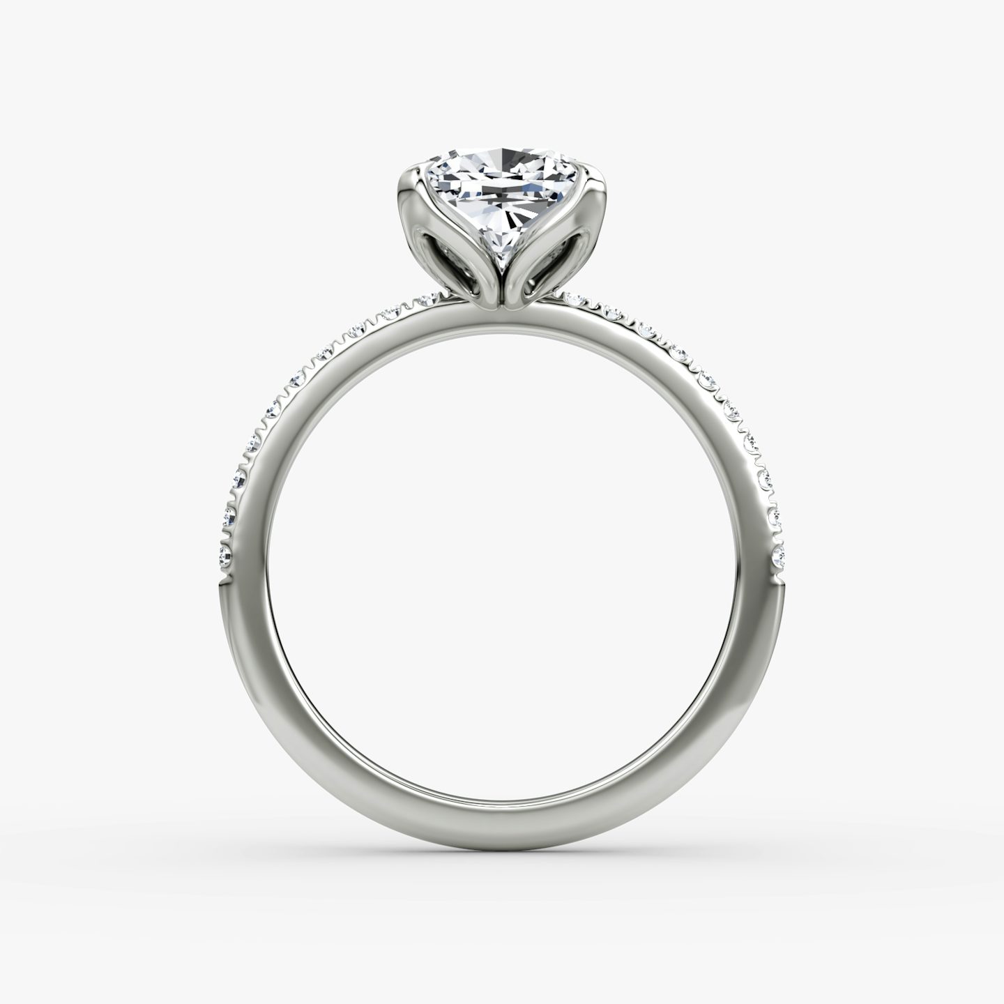 Classic Petal | Cushion | 18k | Weißgold | bandAccent: Mit Pavé-Besatz | diamondOrientation: vertical | caratWeight: other