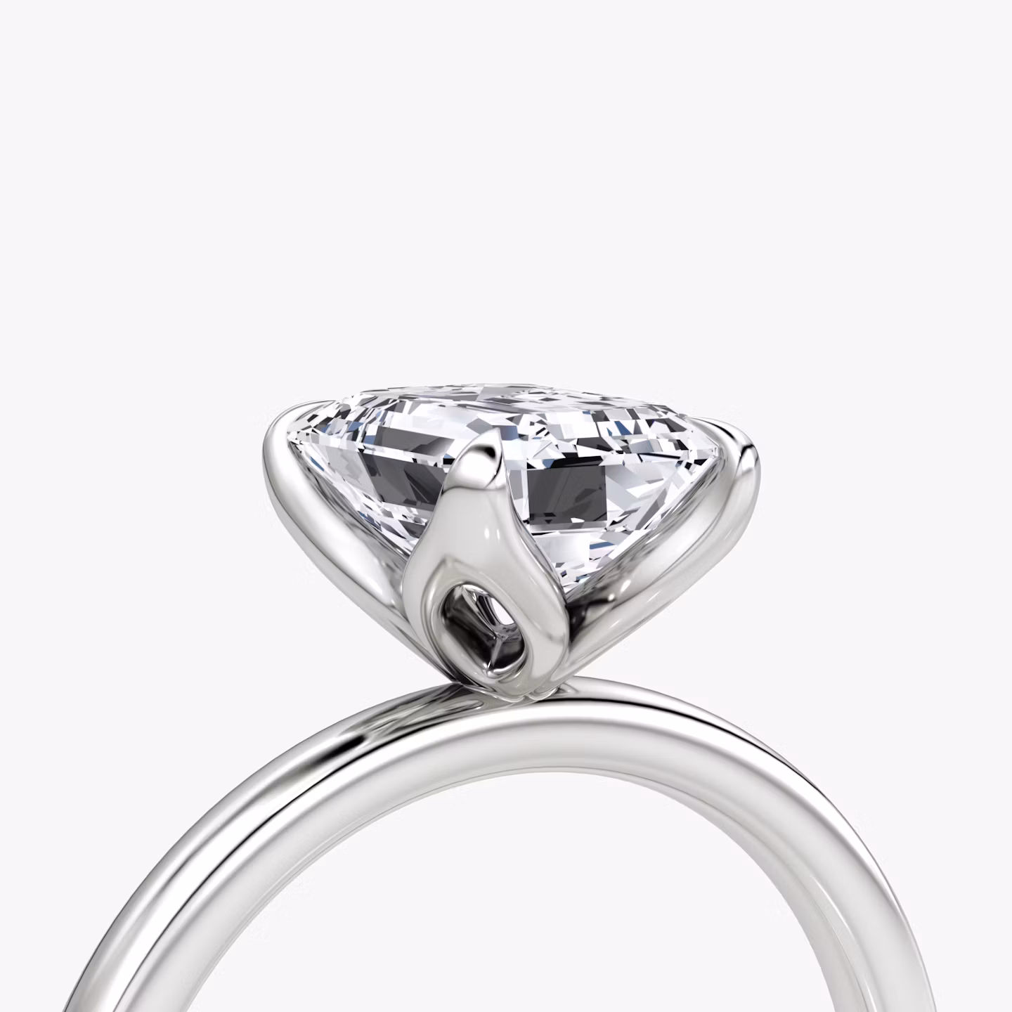Classic Petal | Esmeralda | 18k | Oro blanco | bandAccent: Simple | diamondOrientation: vertical | caratWeight: other