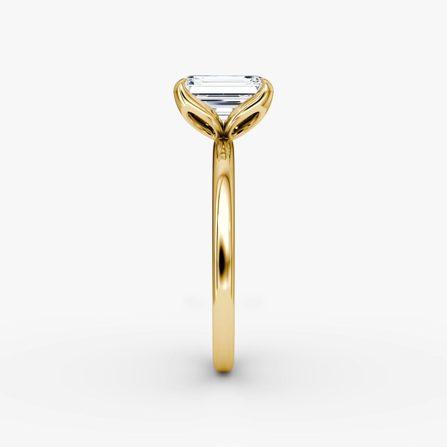 The Classic Petal | Emerald | 18k | Yellow Gold | bandAccent: Plain | diamondOrientation: vertical | caratWeight: other
