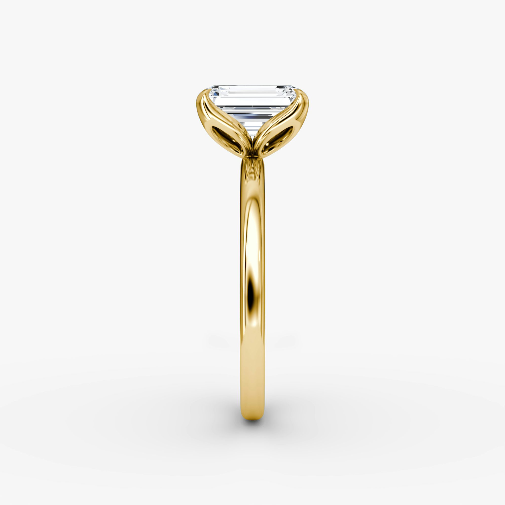 The Classic Petal | Emerald | 18k | Yellow Gold | bandAccent: Plain | diamondOrientation: vertical | caratWeight: other
