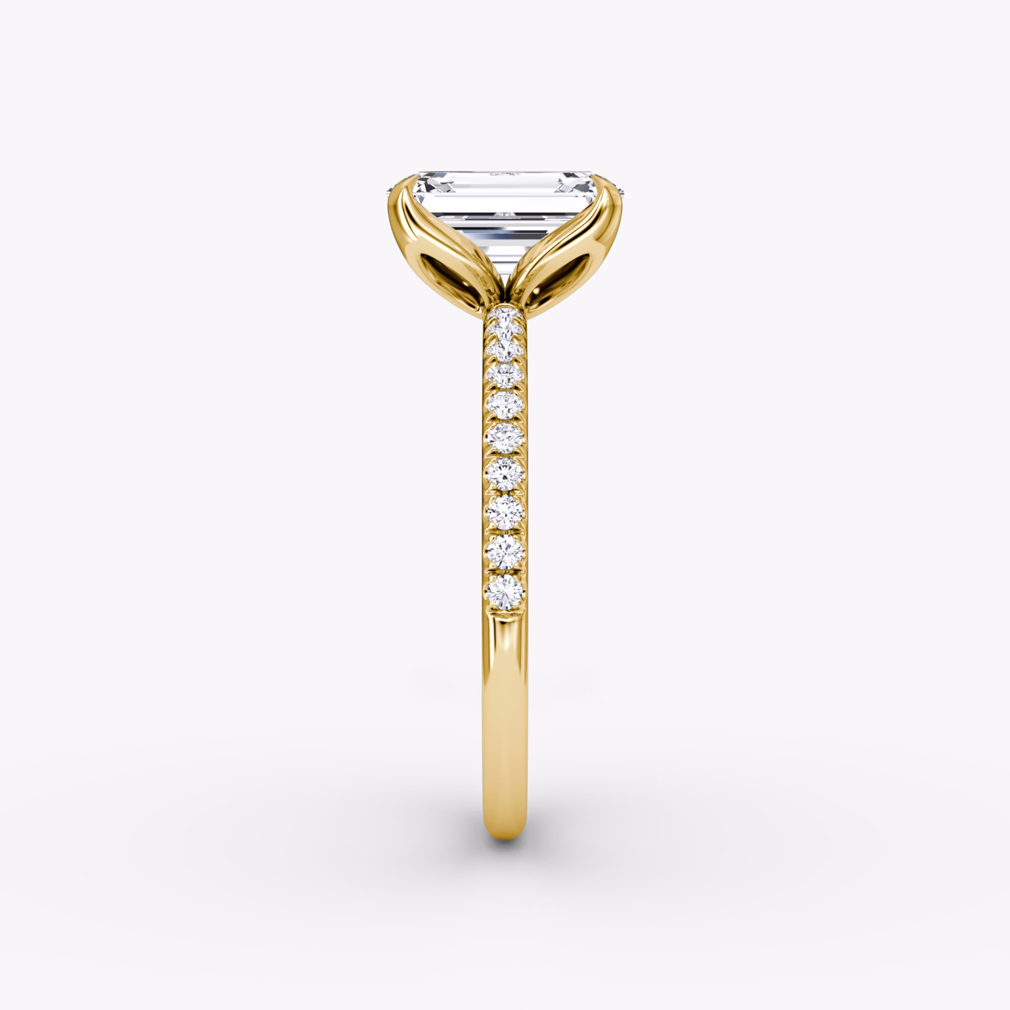 The Classic Petal | Emerald | 18k | Yellow Gold | bandAccent: Pavé | diamondOrientation: vertical | caratWeight: other