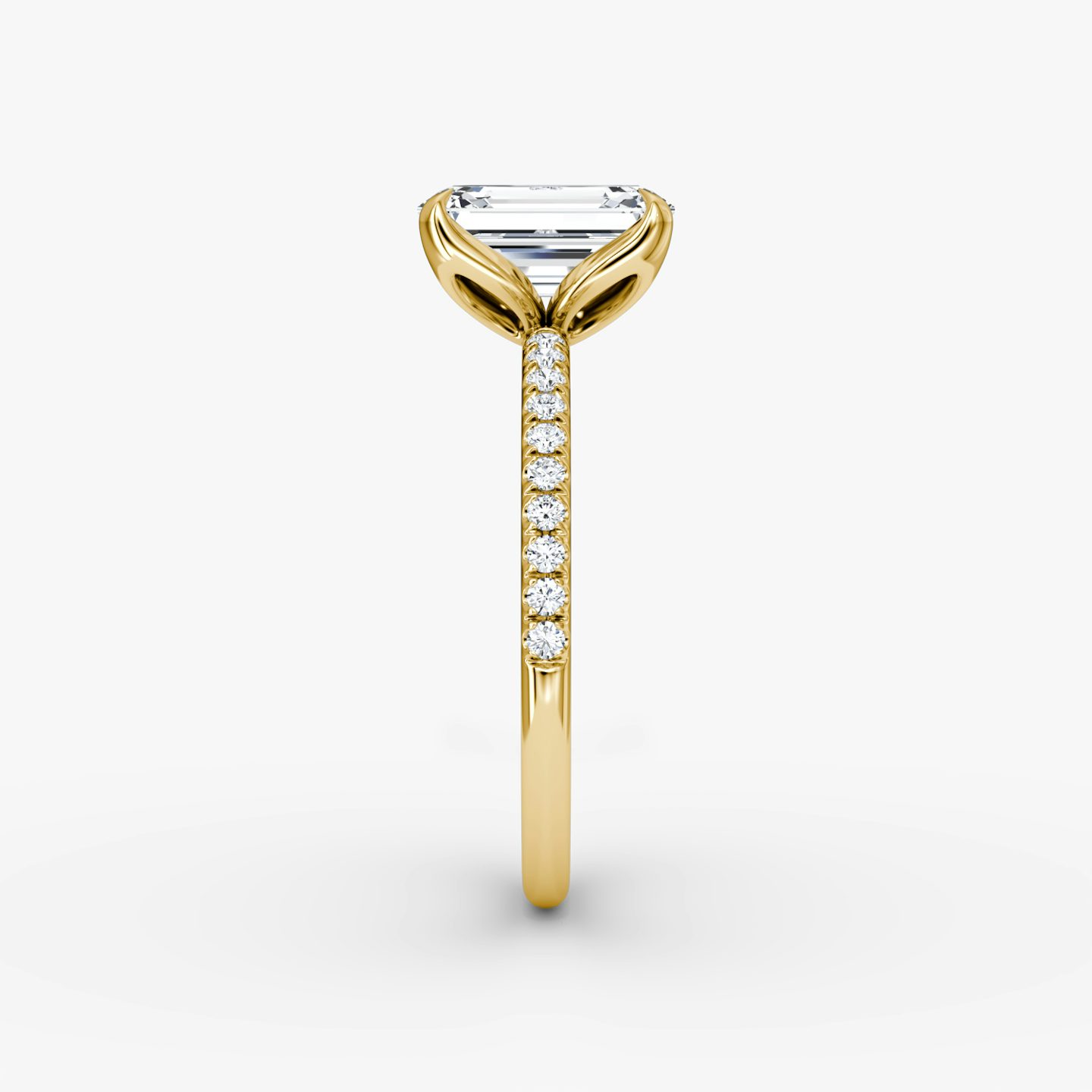 The Classic Petal | Emerald | 18k | Yellow Gold | bandAccent: Pavé | diamondOrientation: vertical | caratWeight: other