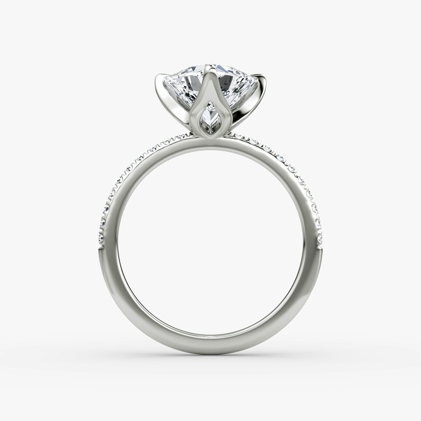 Classic Petal | Trillant | Platin | bandAccent: Mit Pavé-Besatz | diamondOrientation: vertical | caratWeight: other