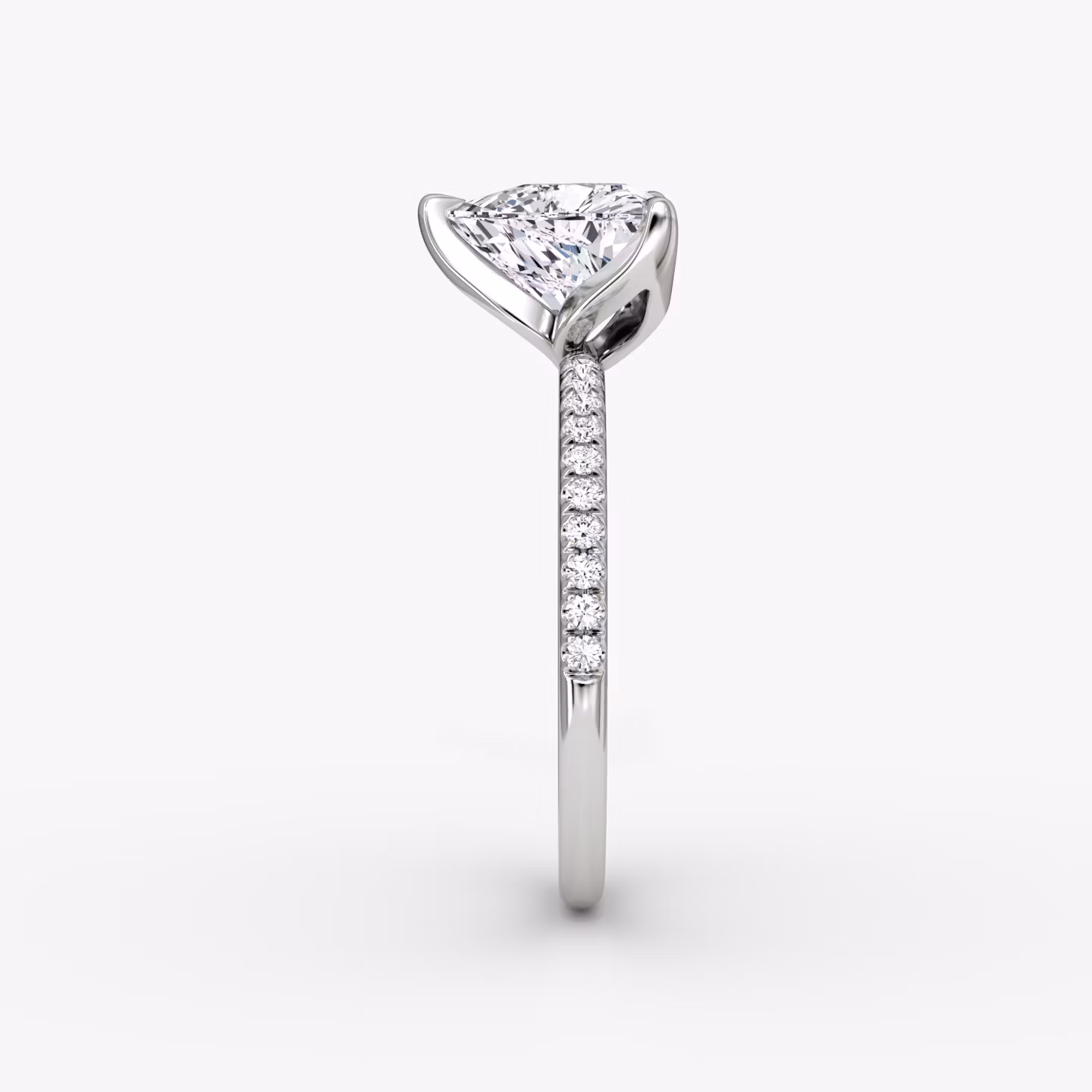 Classic Petal | Trillant | Platin | bandAccent: Mit Pavé-Besatz | diamondOrientation: vertical | caratWeight: other