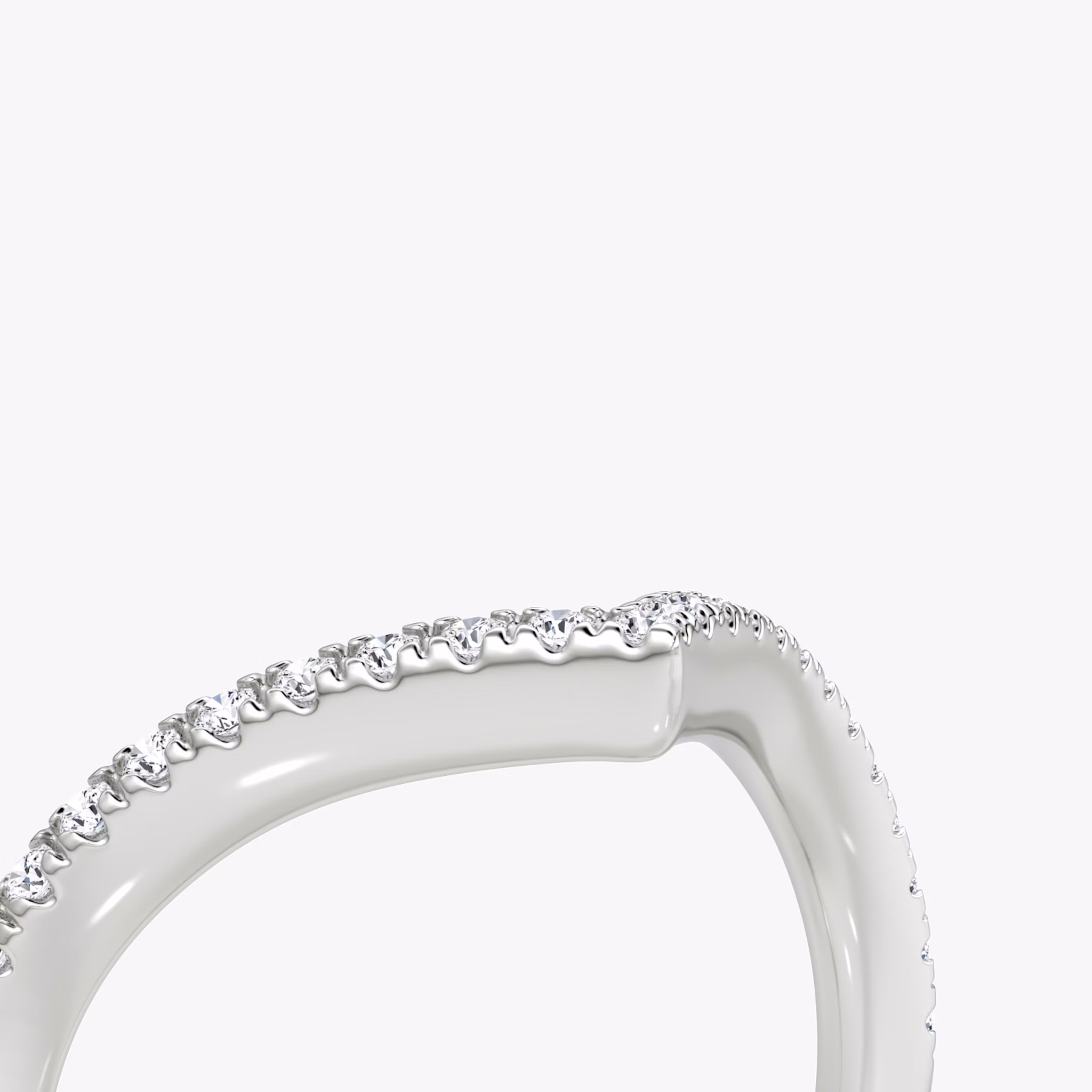 The Signature V Band | 18k | White Gold | bandAccent: Pavé | bandVersion: petite