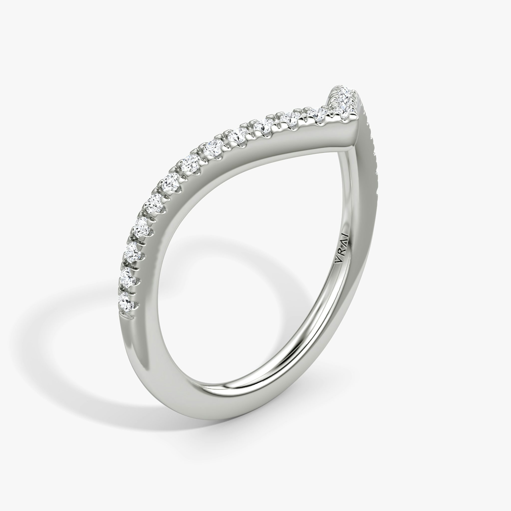 The Signature V Band | 18k | White Gold | bandAccent: Pavé | bandVersion: petite