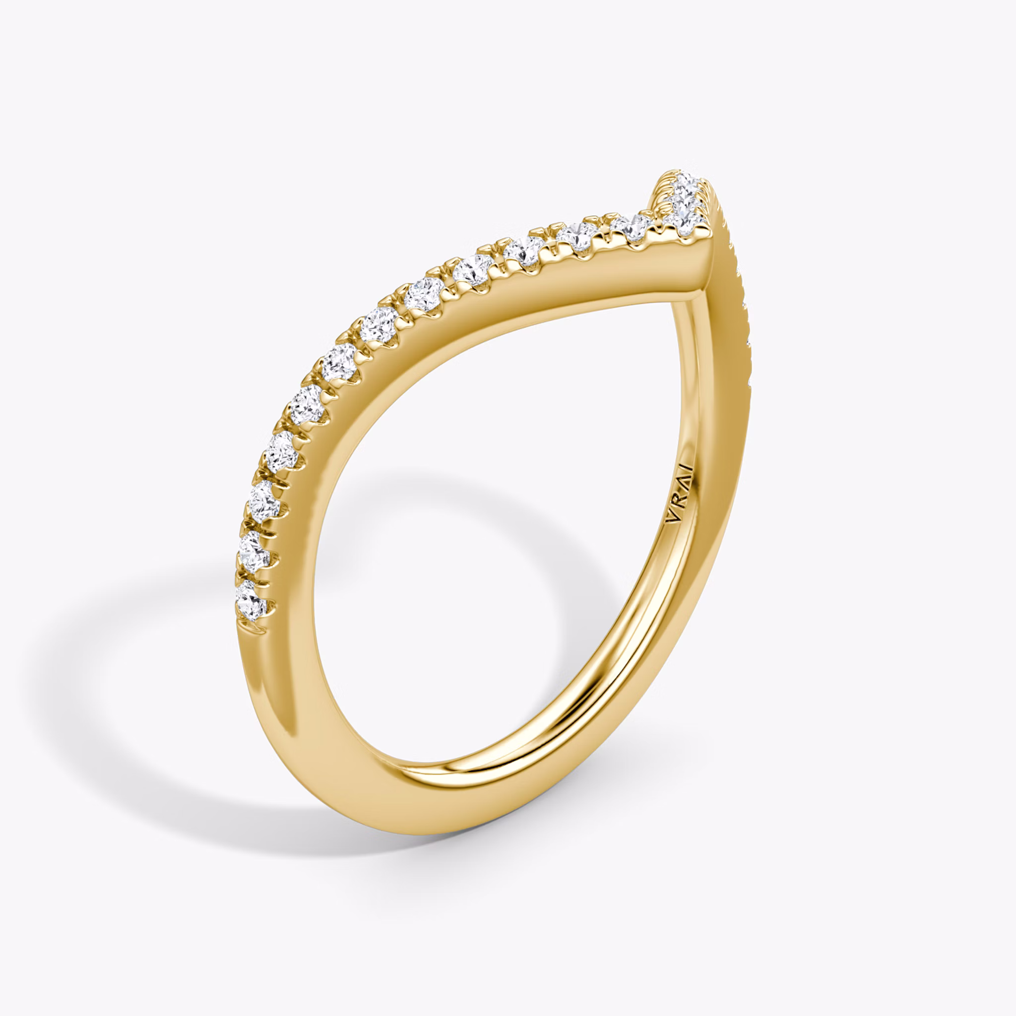The Signature V Band | 18k | Yellow Gold | bandAccent: Pavé | bandVersion: petite