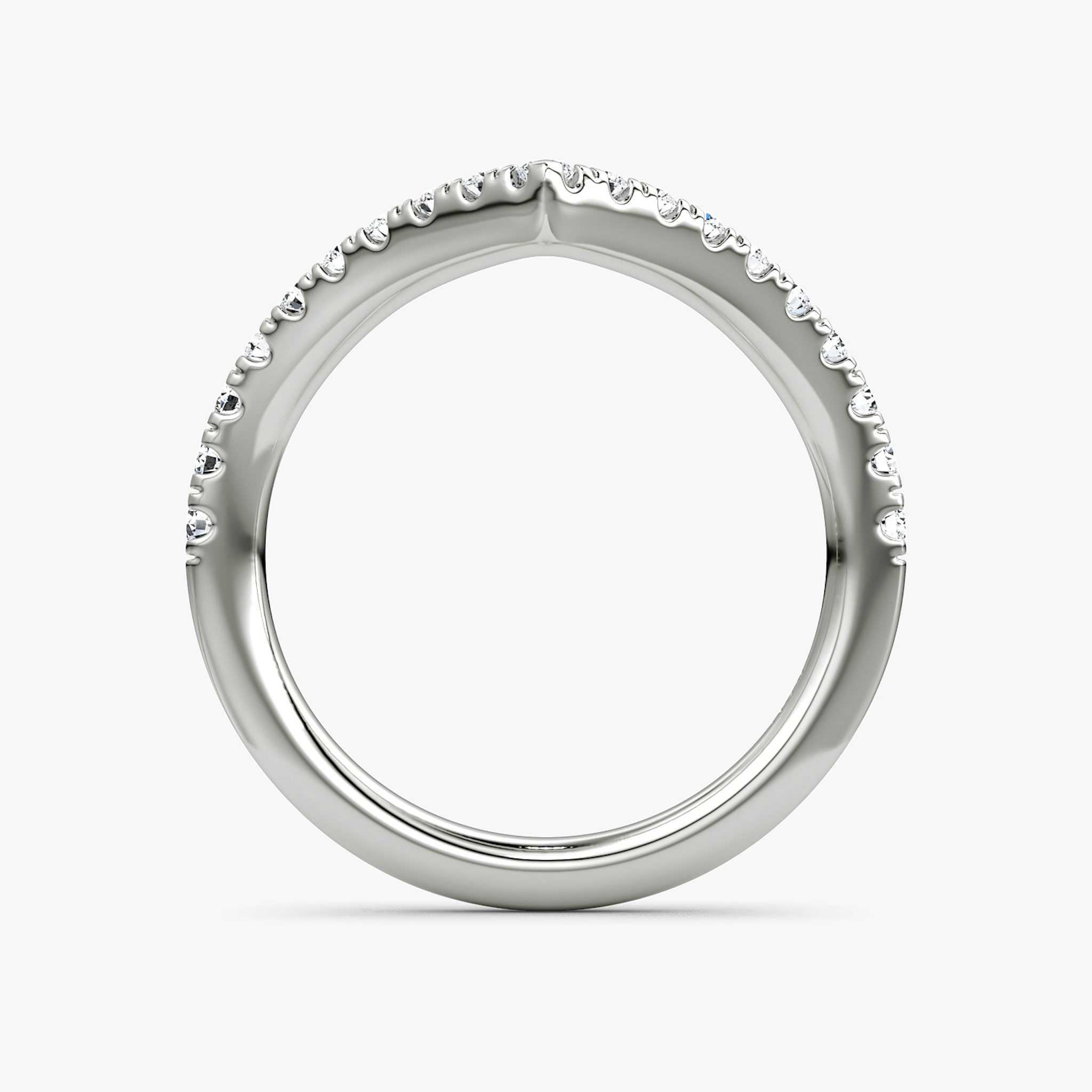 The Signature V Band | Round Brilliant | 18k | White Gold | bandAccent: Pavé | bandVersion: original