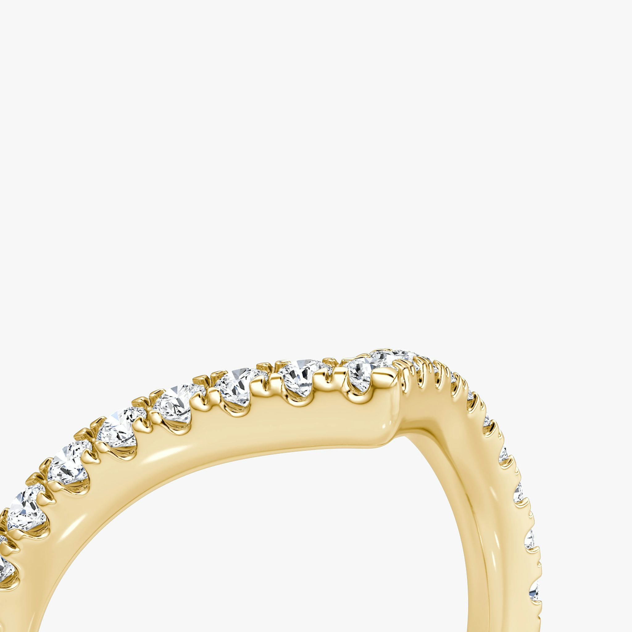 The Signature V Band | Round Brilliant | 18k | Yellow Gold | bandAccent: Pavé | bandVersion: original