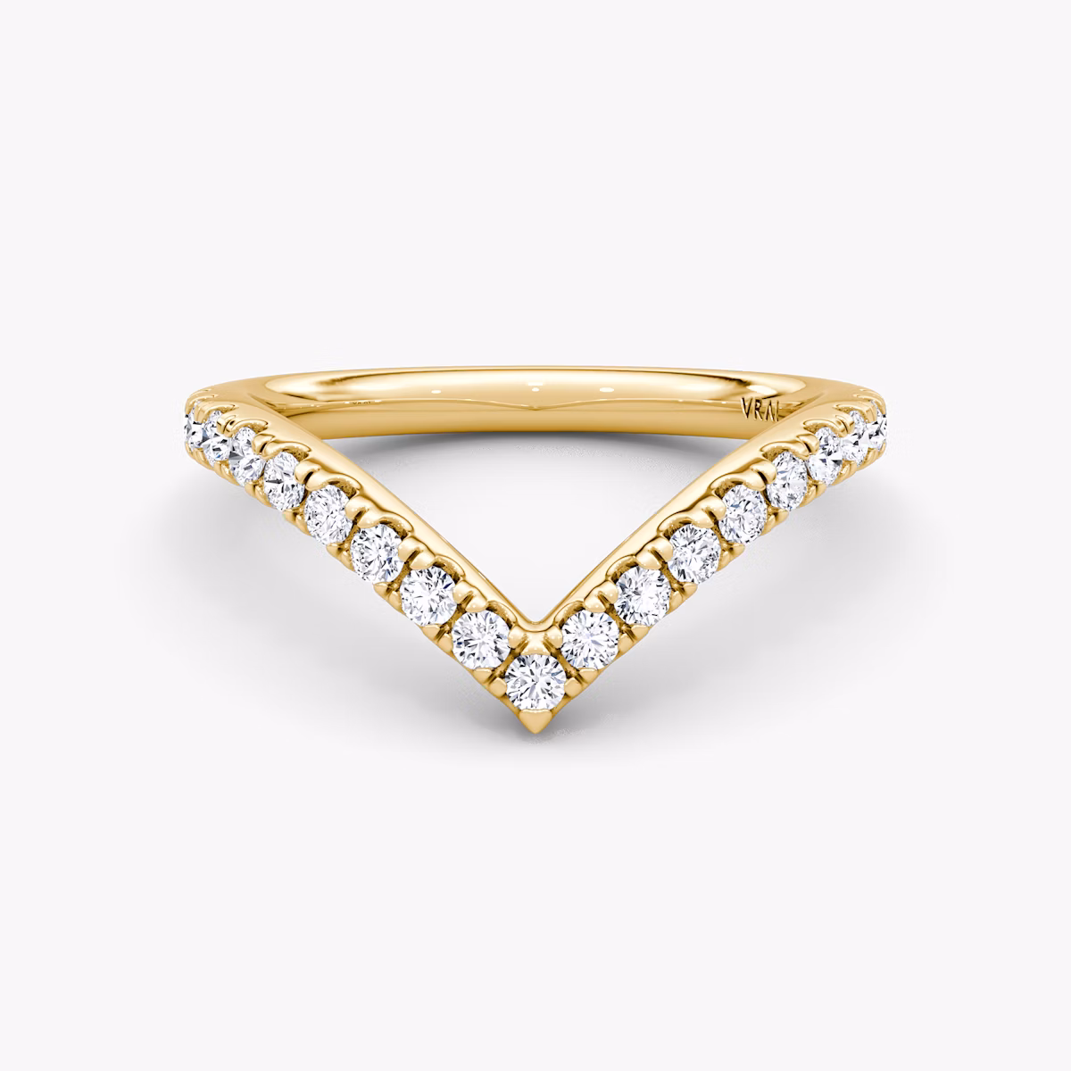 The Signature V Band | Round Brilliant | 18k | Yellow Gold | bandAccent: Pavé | bandVersion: original