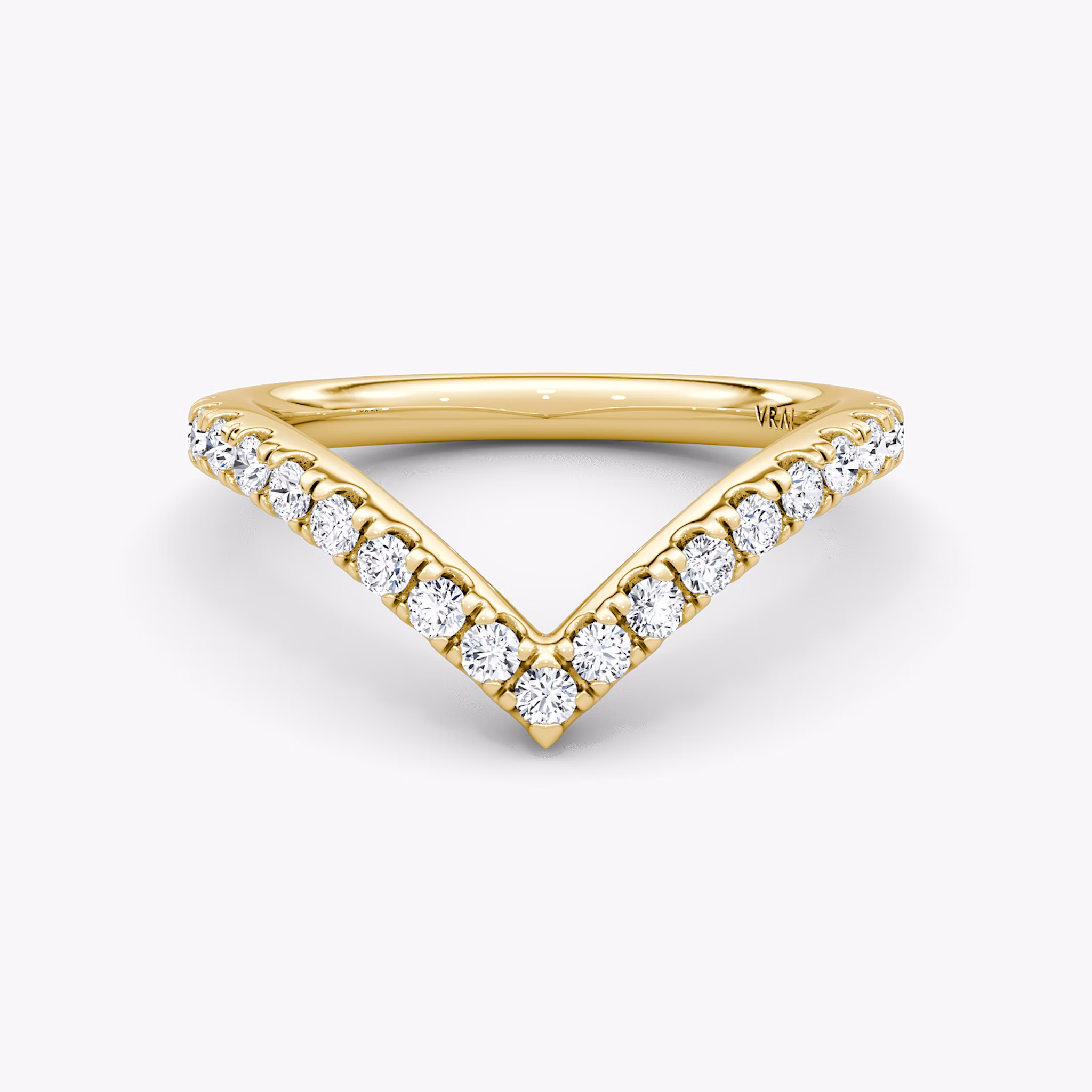 The Signature V Band | Round Brilliant | 18k | Yellow Gold | bandAccent: Pavé | bandVersion: original