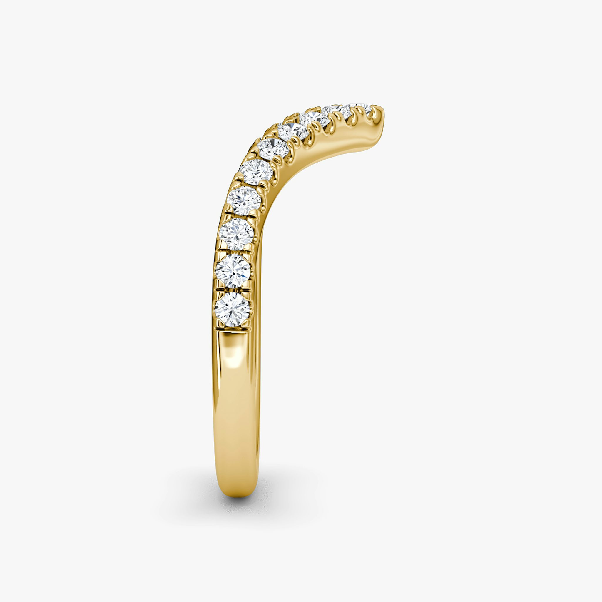 The Signature V Band | Round Brilliant | 18k | Yellow Gold | bandAccent: Pavé | bandVersion: original