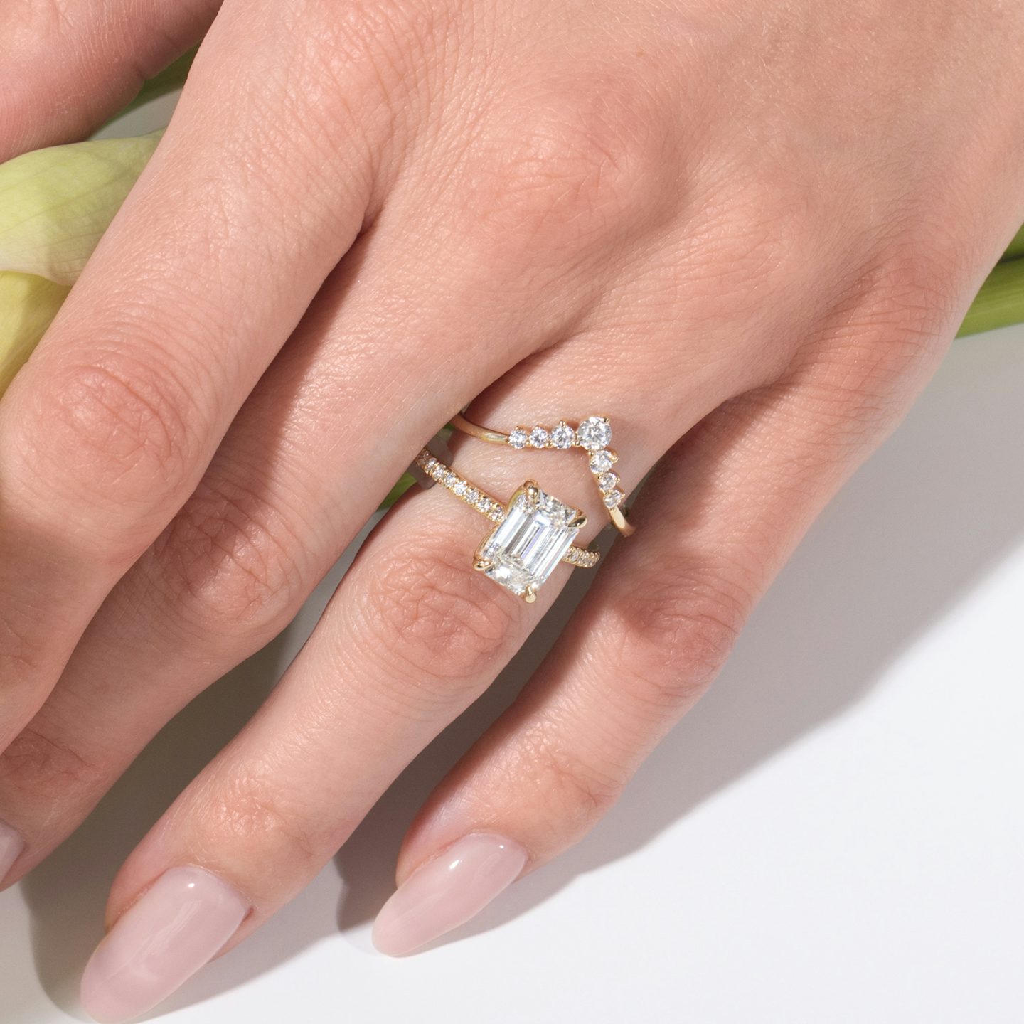 The Dew Drop Crown Band | Round Brilliant | 18k | Yellow Gold | bandAccent: Plain