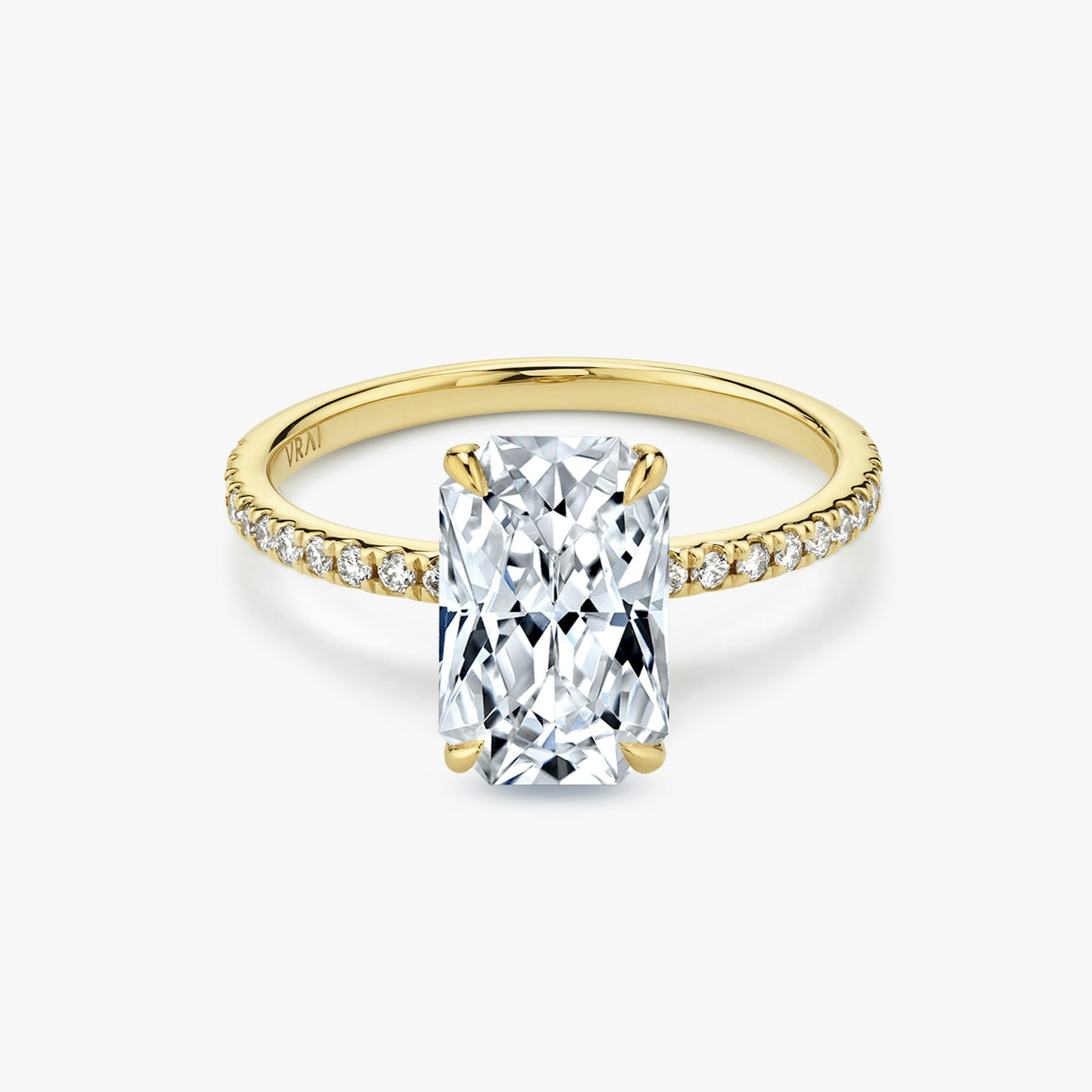 The Signature | Brilliant Emerald | 18k | Yellow Gold | bandAccent: Pavé | bandWidth: standard | excludeFromFeed: null | hiddenHalo: no | diamondOrientation: vertical | caratWeight: other