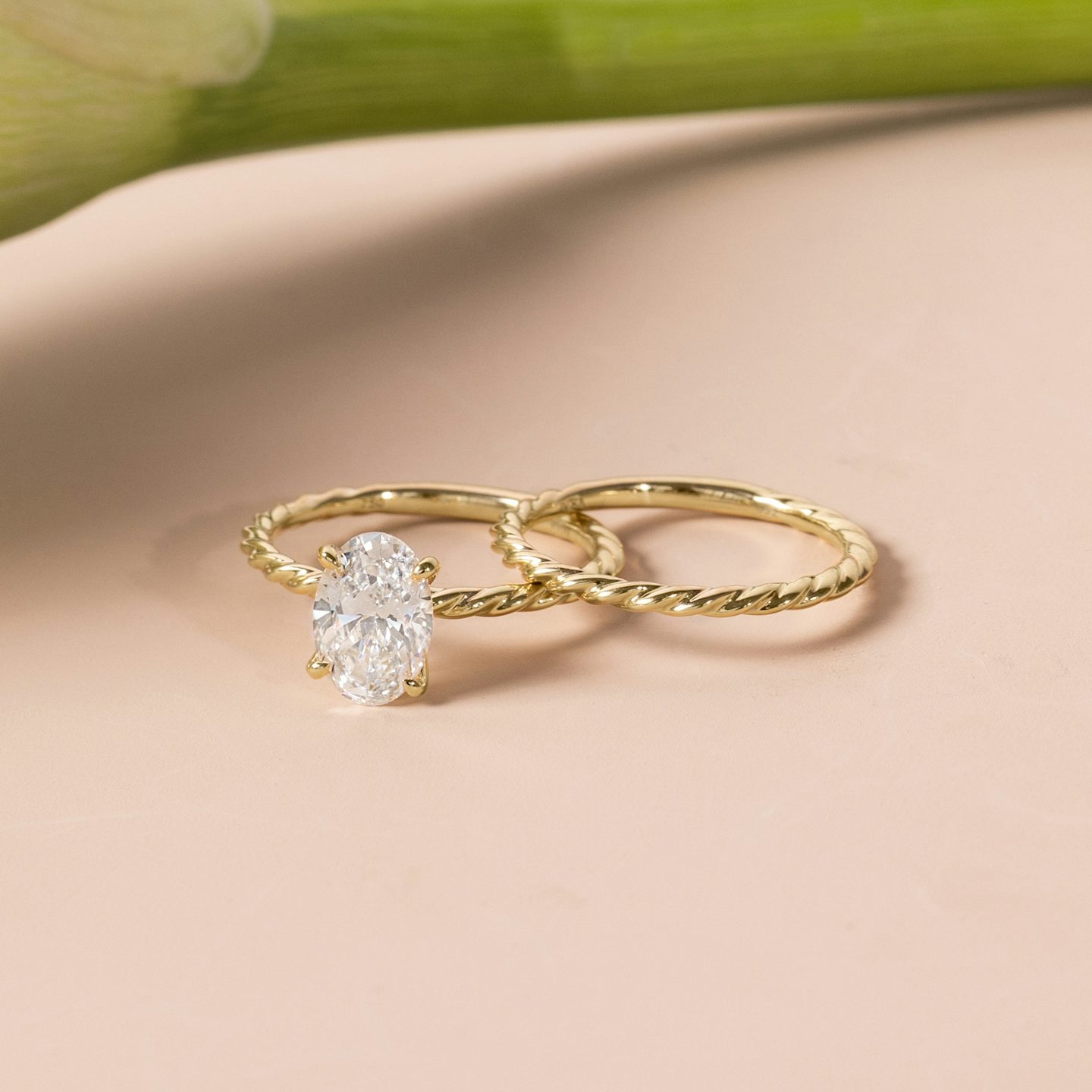 The Classic Rope | Emerald | 18k | White Gold | bandAccent: Plain | diamondOrientation: vertical | caratWeight: other