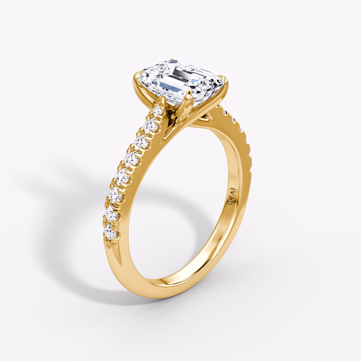 Trellis Cathedral | Emerald | 18k | Gelbgold | bandAccent: Mit Pavé-Besatz | diamondOrientation: vertical | caratWeight: other