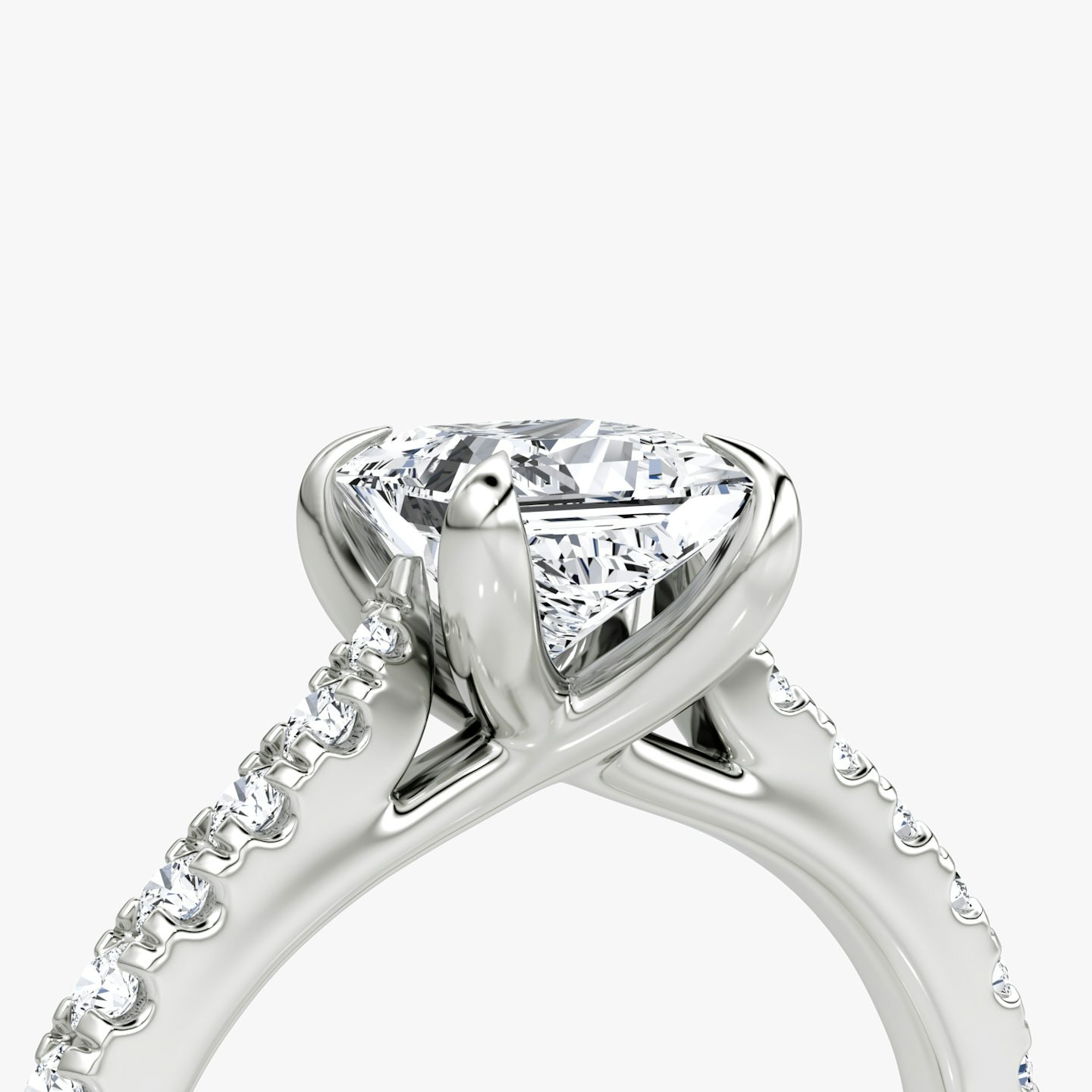 Anillo de compromiso Trellis Cathedral | Princesa | Platino | bandAccent: Pavé | diamondOrientation: vertical | caratWeight: other