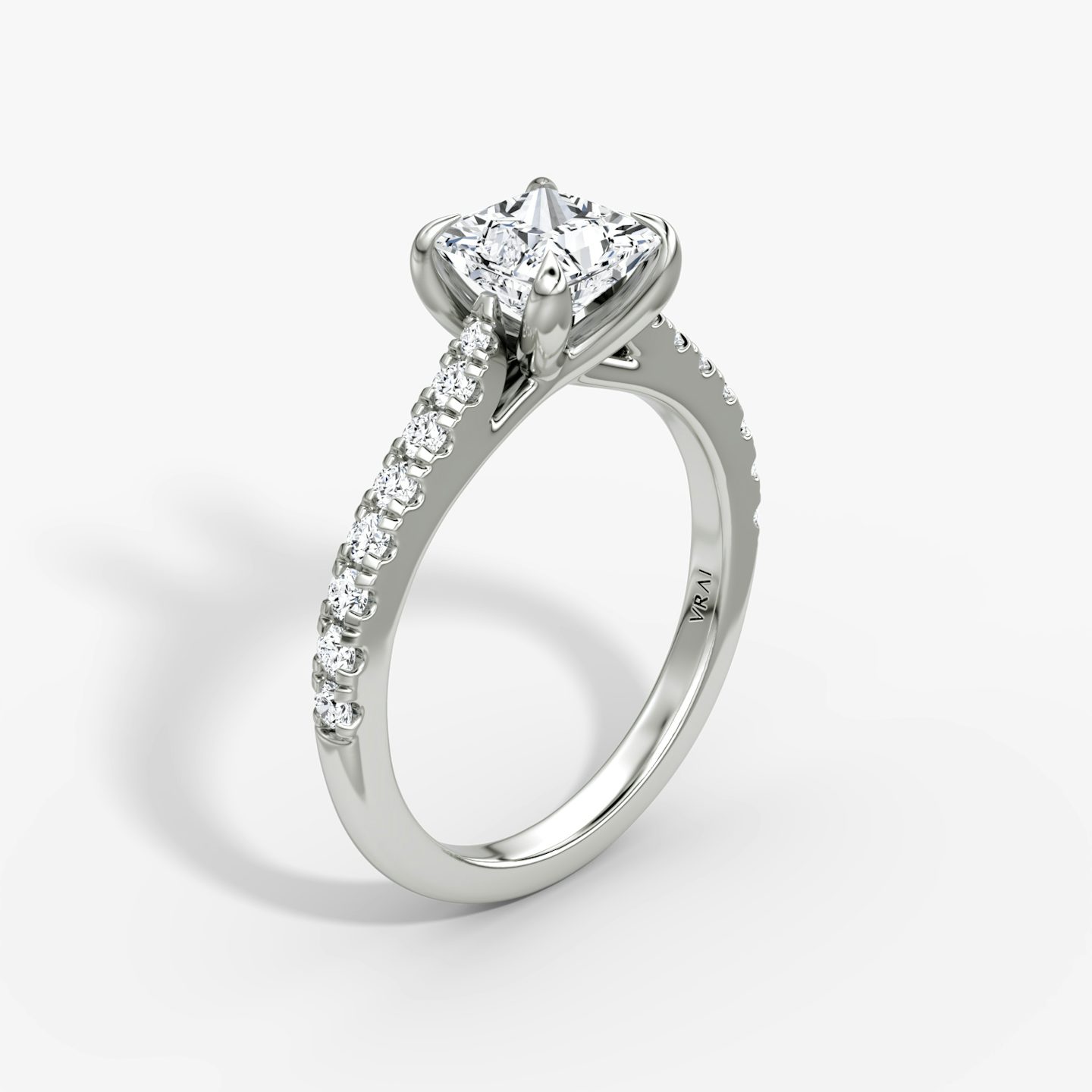 Anillo de compromiso Trellis Cathedral | Princesa | Platino | bandAccent: Pavé | diamondOrientation: vertical | caratWeight: other