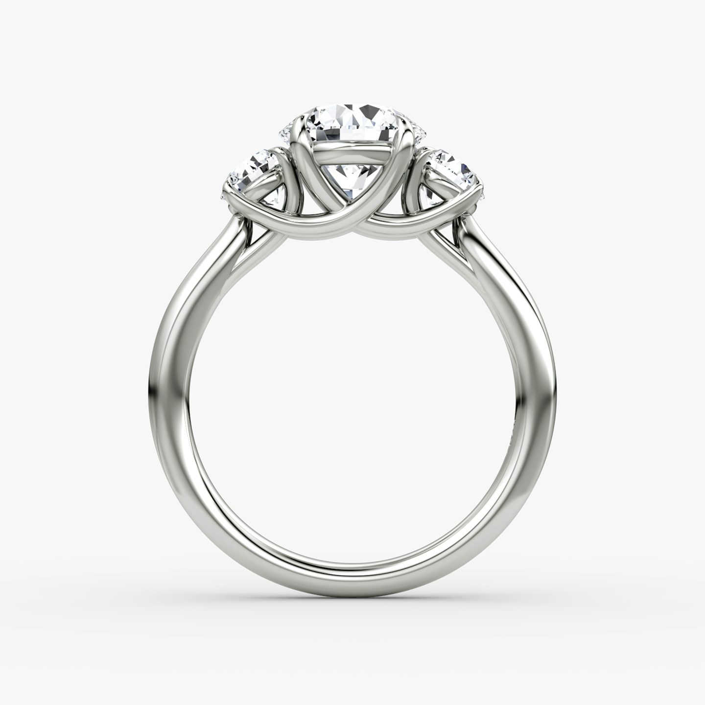 Trellis Three Stone | Rund | Platin | bandAccent: Ohne Pavé-Besatz | caratWeight: 1.0ct | diamondOrientation: vertical