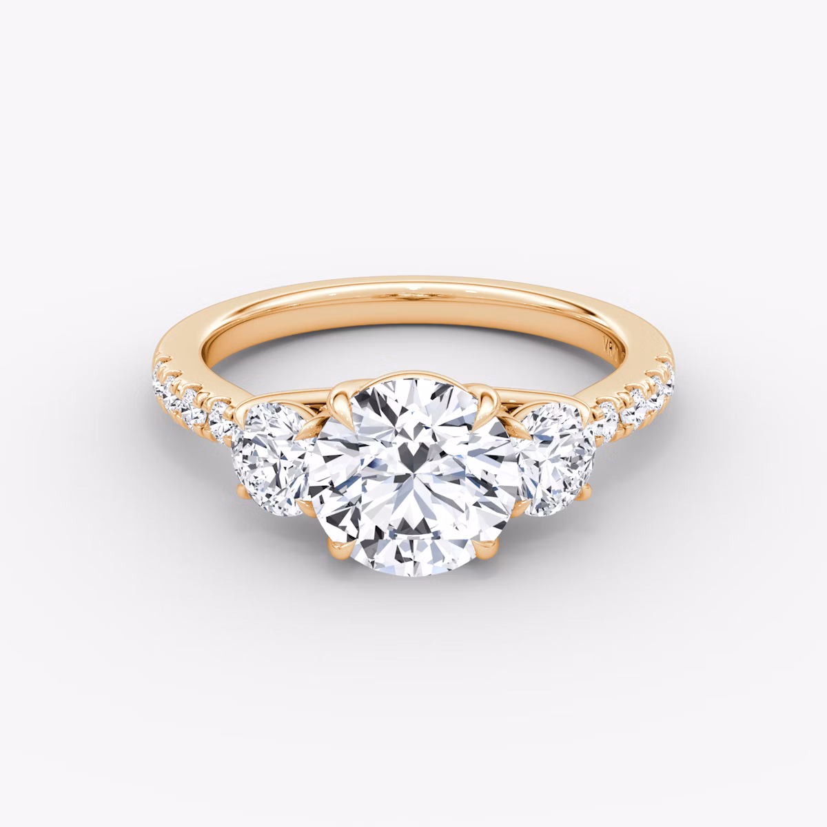 Anillo de compromiso Trellis Three Stone | Brillante | 14k | Oro rosa | bandAccent: Pavé | caratWeight: other | diamondOrientation: vertical