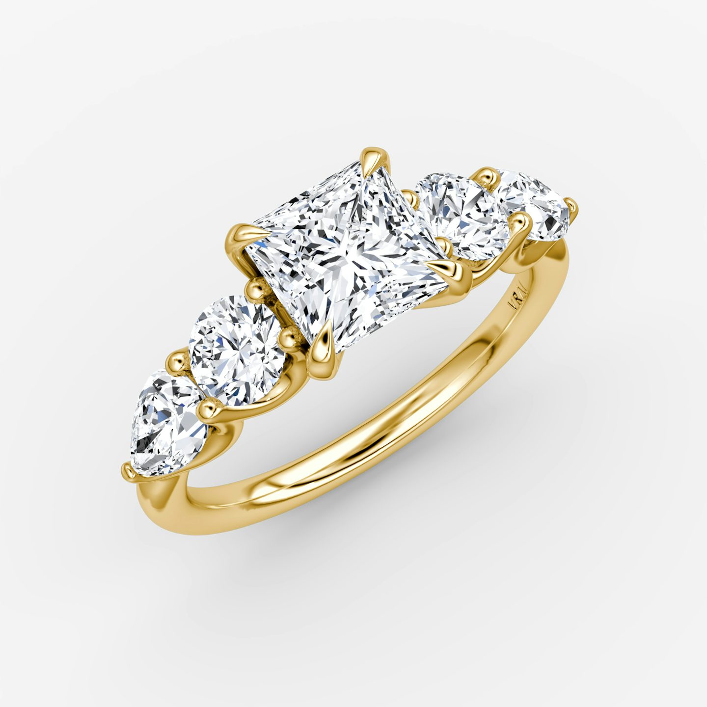 Mixed Shape | Princess | 18k | Gelbgold | bandAccent: Ohne Pavé-Besatz | sideStoneOrientation: horizontal | sideStoneShape: Rund und Tropfen | diamondOrientation: vertical | caratWeight: other