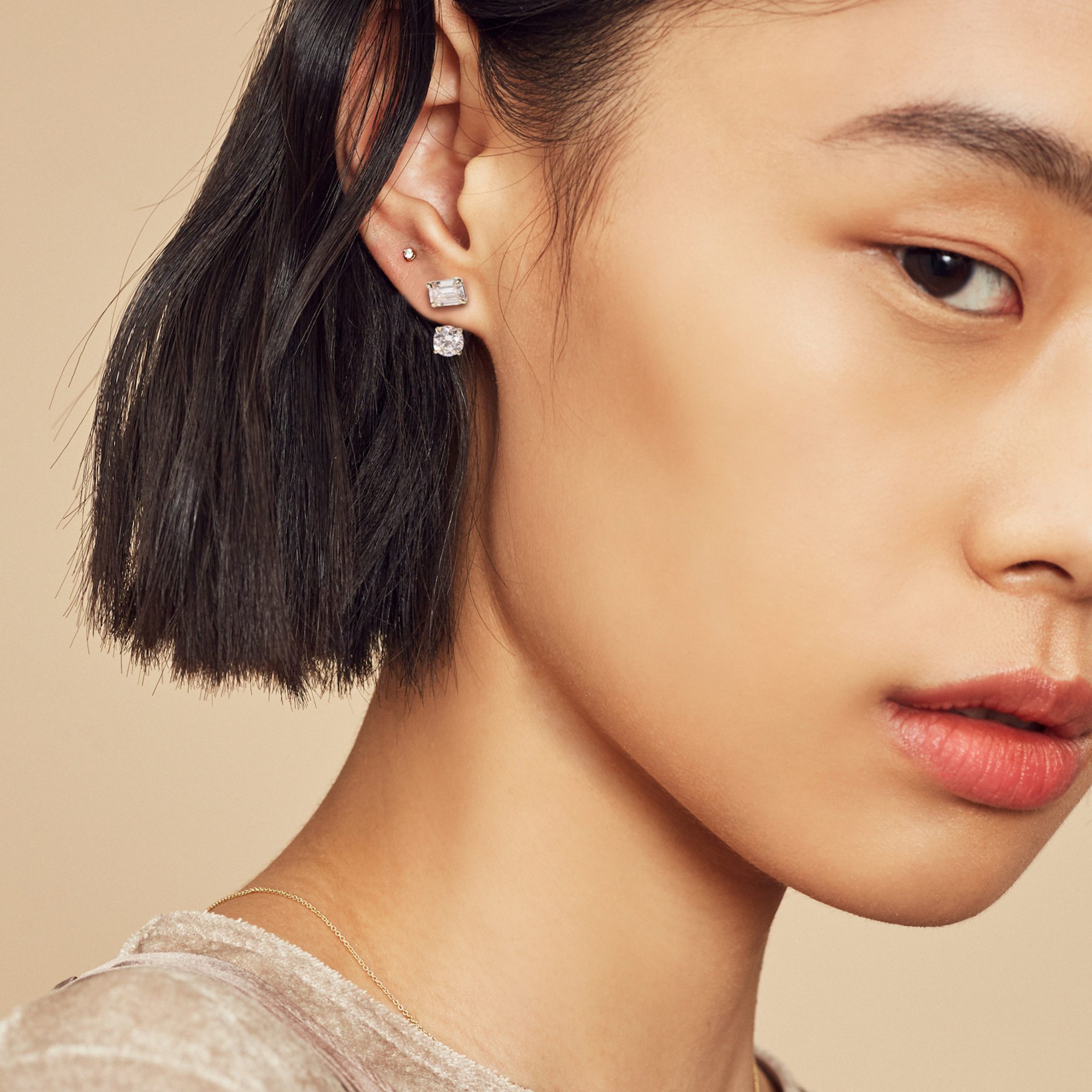 Solitaire Stud & Ear Jacket | 14k | Yellow Gold | bottomDiamondShape: Round Brilliant | topDiamondShape: Emerald | caratWeight: 1ct