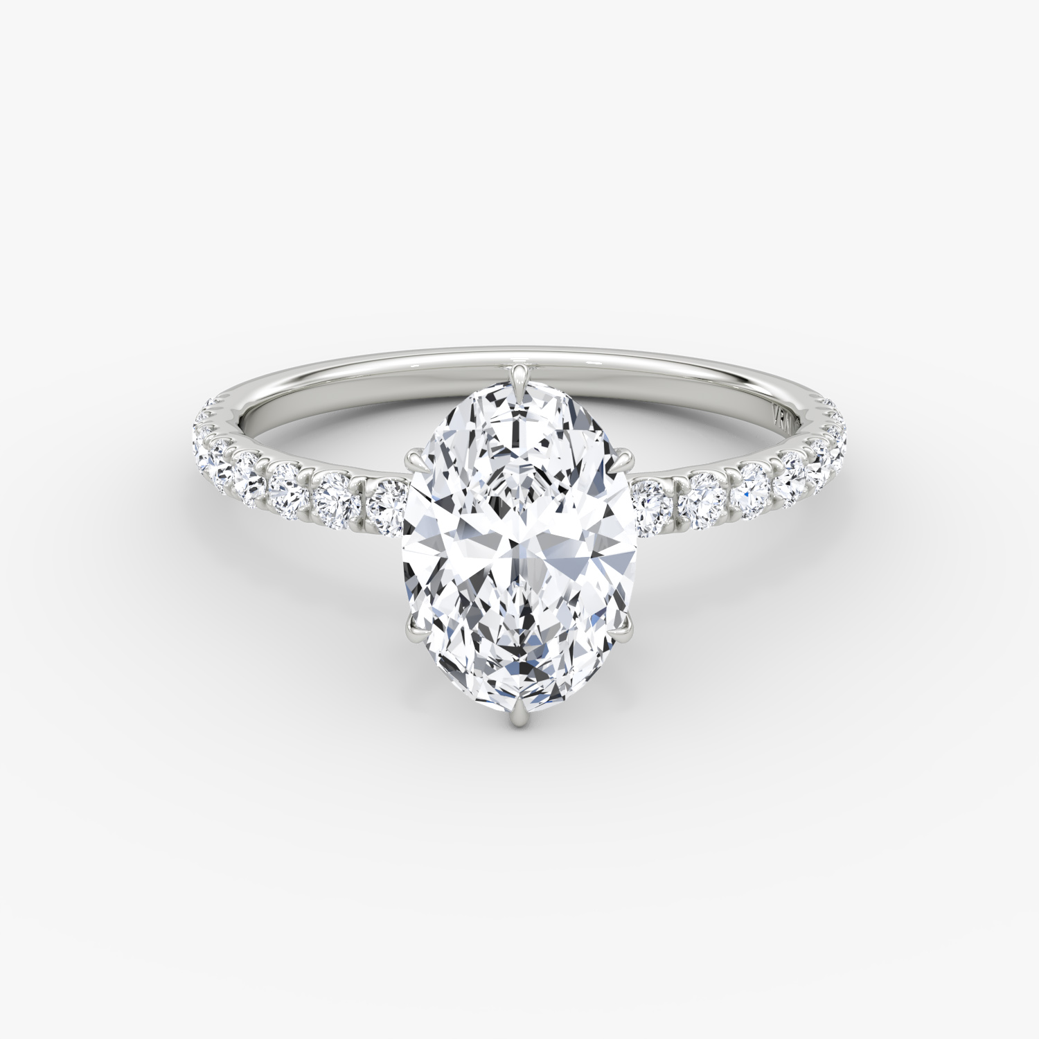 V | Oval | 18k | Oro blanco | bandAccent: Pavé | diamondOrientation: vertical | caratWeight: other