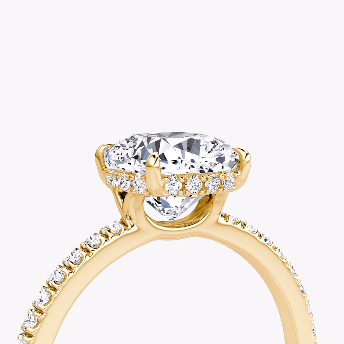 Signature | Cushion | 18k | Gelbgold | bandAccent: Mit Pavé-Besatz | bandWidth: standard | hiddenHalo: yes | diamondOrientation: vertical | caratWeight: other