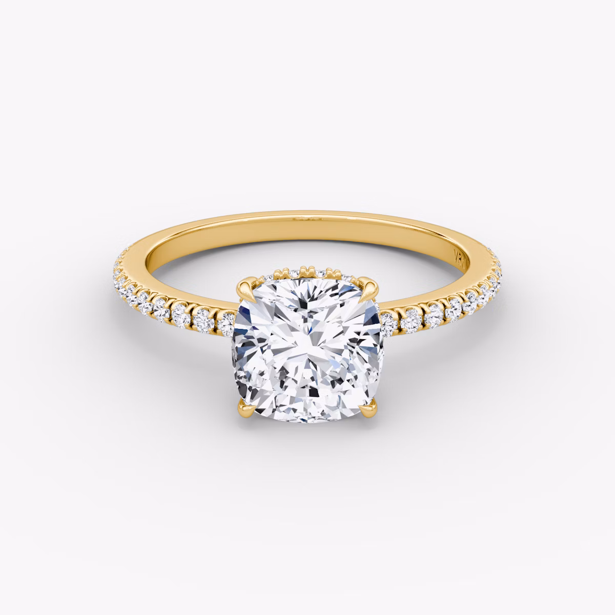 Signature | Cushion | 18k | Gelbgold | bandAccent: Mit Pavé-Besatz | bandWidth: standard | hiddenHalo: yes | diamondOrientation: vertical | caratWeight: other