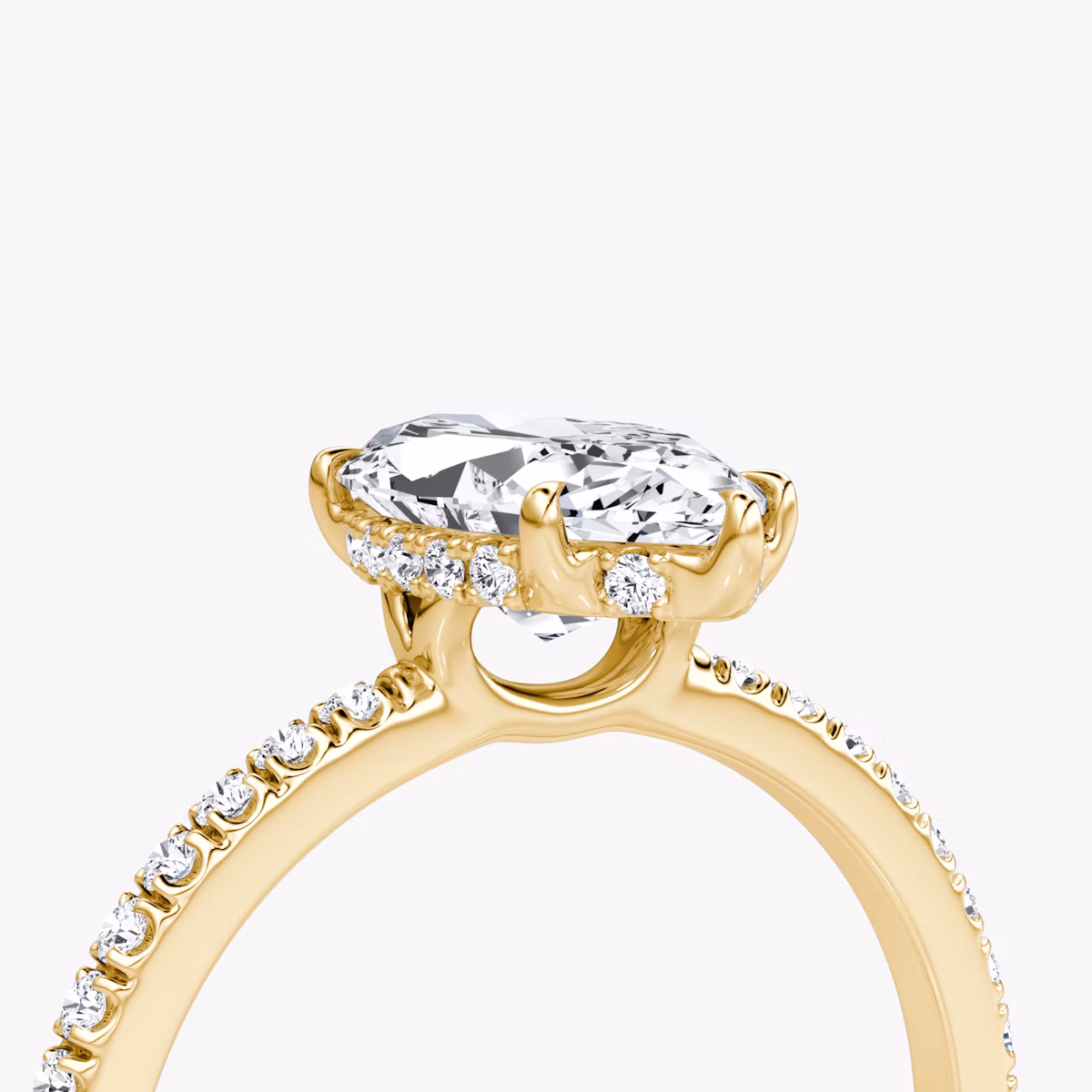 Signature | Marquise | 18k | Gelbgold | bandAccent: Mit Pavé-Besatz | bandWidth: standard | hiddenHalo: yes | diamondOrientation: vertical | caratWeight: other