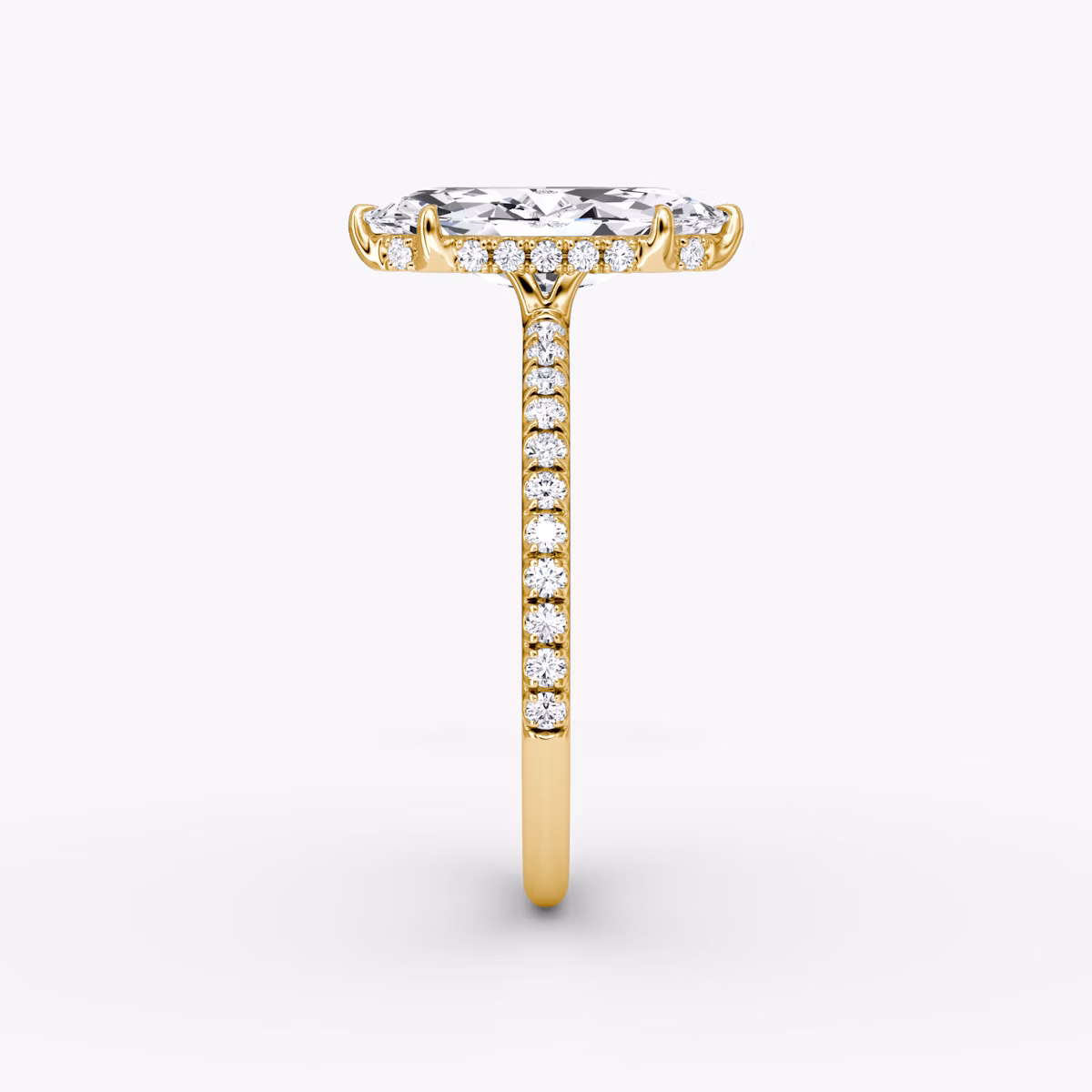 Signature | Marquise | 18k | Gelbgold | bandAccent: Mit Pavé-Besatz | bandWidth: standard | hiddenHalo: yes | diamondOrientation: vertical | caratWeight: other