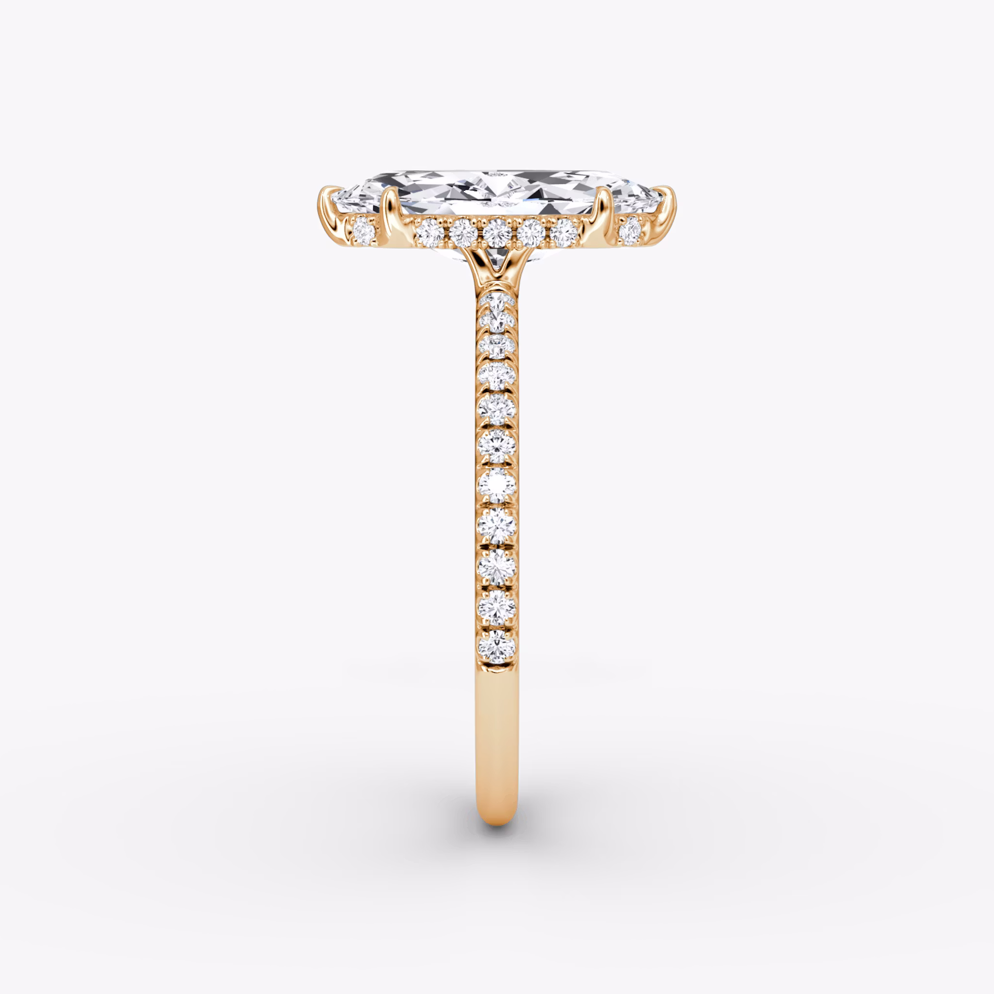 Signature | Marquise | 14k | Roségold | bandAccent: Mit Pavé-Besatz | bandWidth: standard | hiddenHalo: yes | diamondOrientation: vertical | caratWeight: other