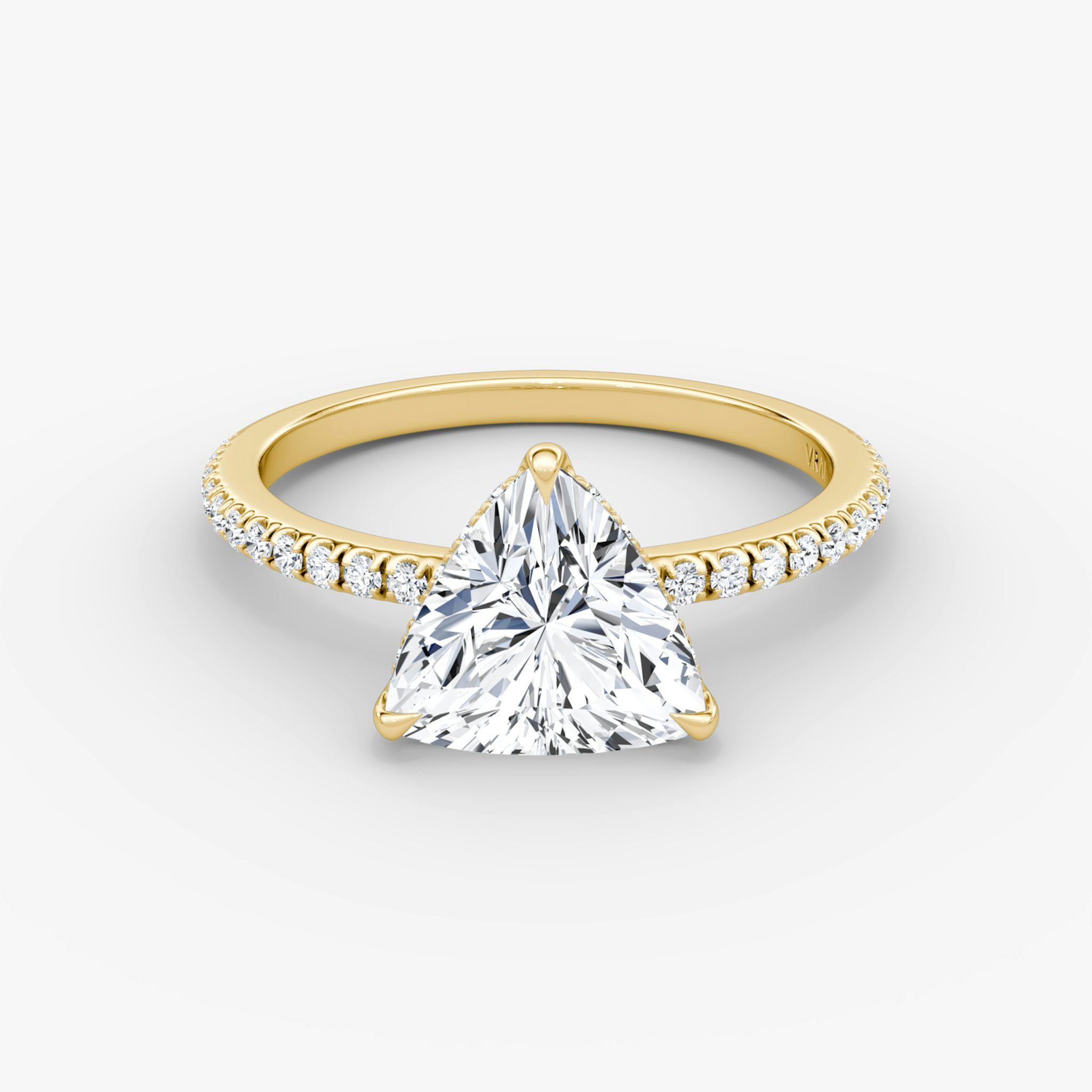 Signature | Trillant | 18k | Gelbgold | bandAccent: Mit Pavé-Besatz | bandWidth: standard | hiddenHalo: yes | diamondOrientation: horizontal | caratWeight: other