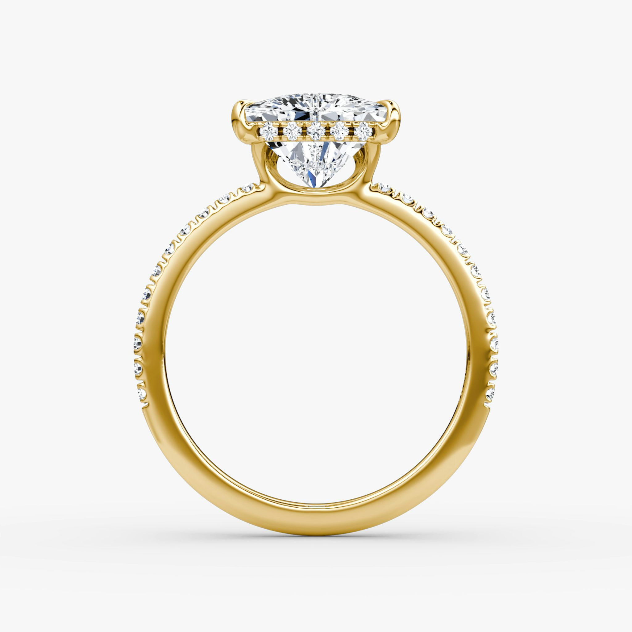 Signature | Trillant | 18k | Gelbgold | bandAccent: Mit Pavé-Besatz | bandWidth: standard | hiddenHalo: yes | diamondOrientation: horizontal | caratWeight: other