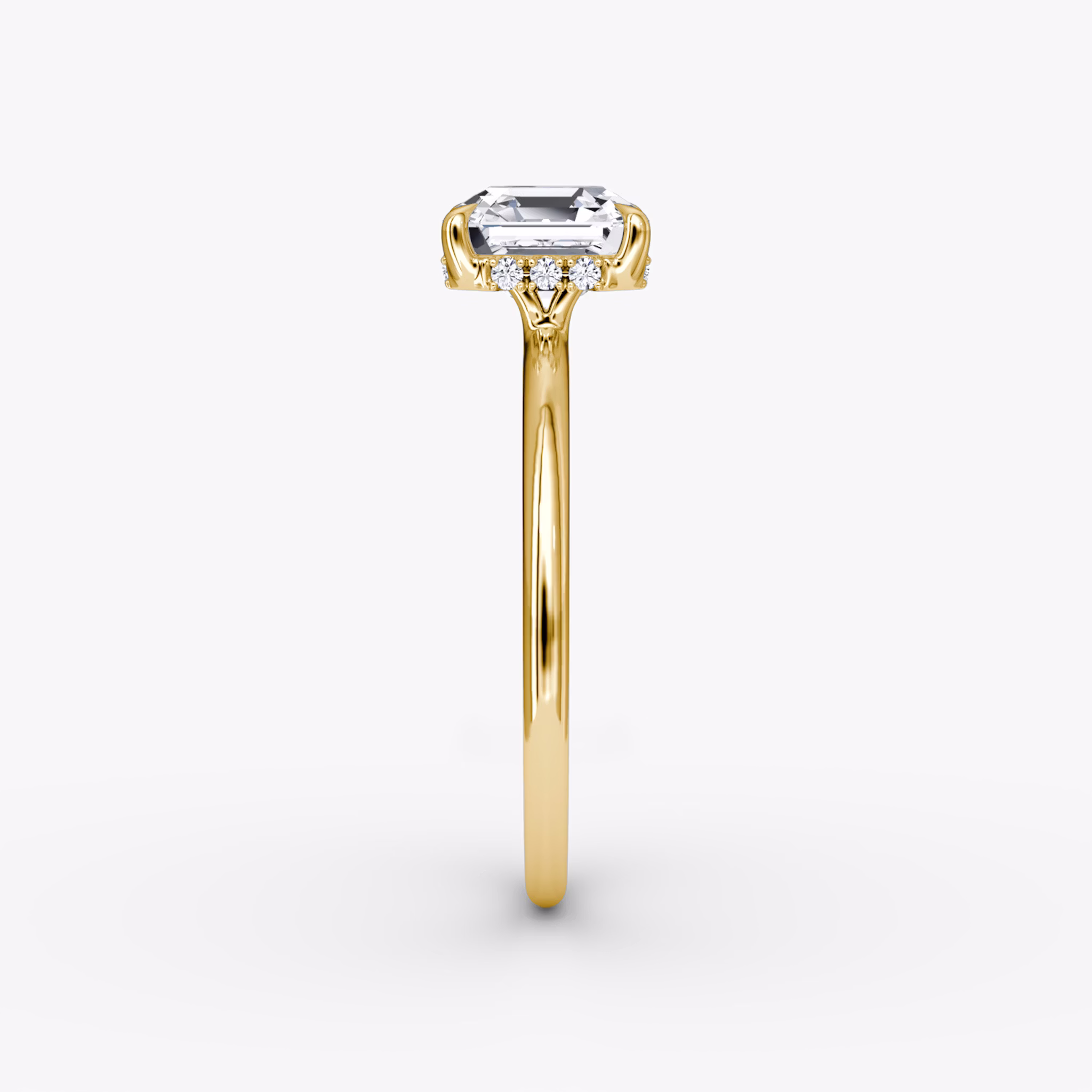 Anillo de compromiso Signature | Asscher | 18k | Oro amarillo | bandAccent: Simple | bandWidth: standard | hiddenHalo: yes | diamondOrientation: horizontal | caratWeight: other