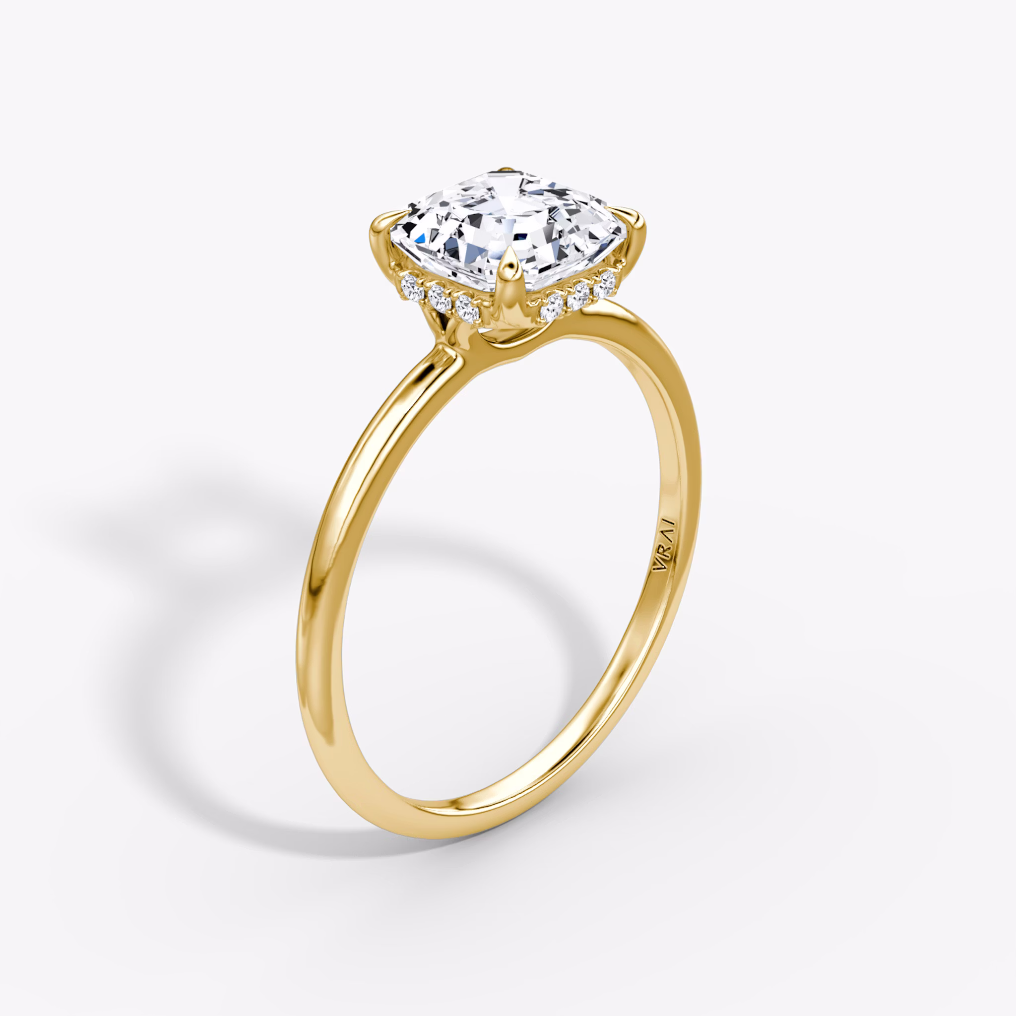 Anillo de compromiso Signature | Asscher | 18k | Oro amarillo | bandAccent: Simple | bandWidth: standard | hiddenHalo: yes | diamondOrientation: horizontal | caratWeight: other